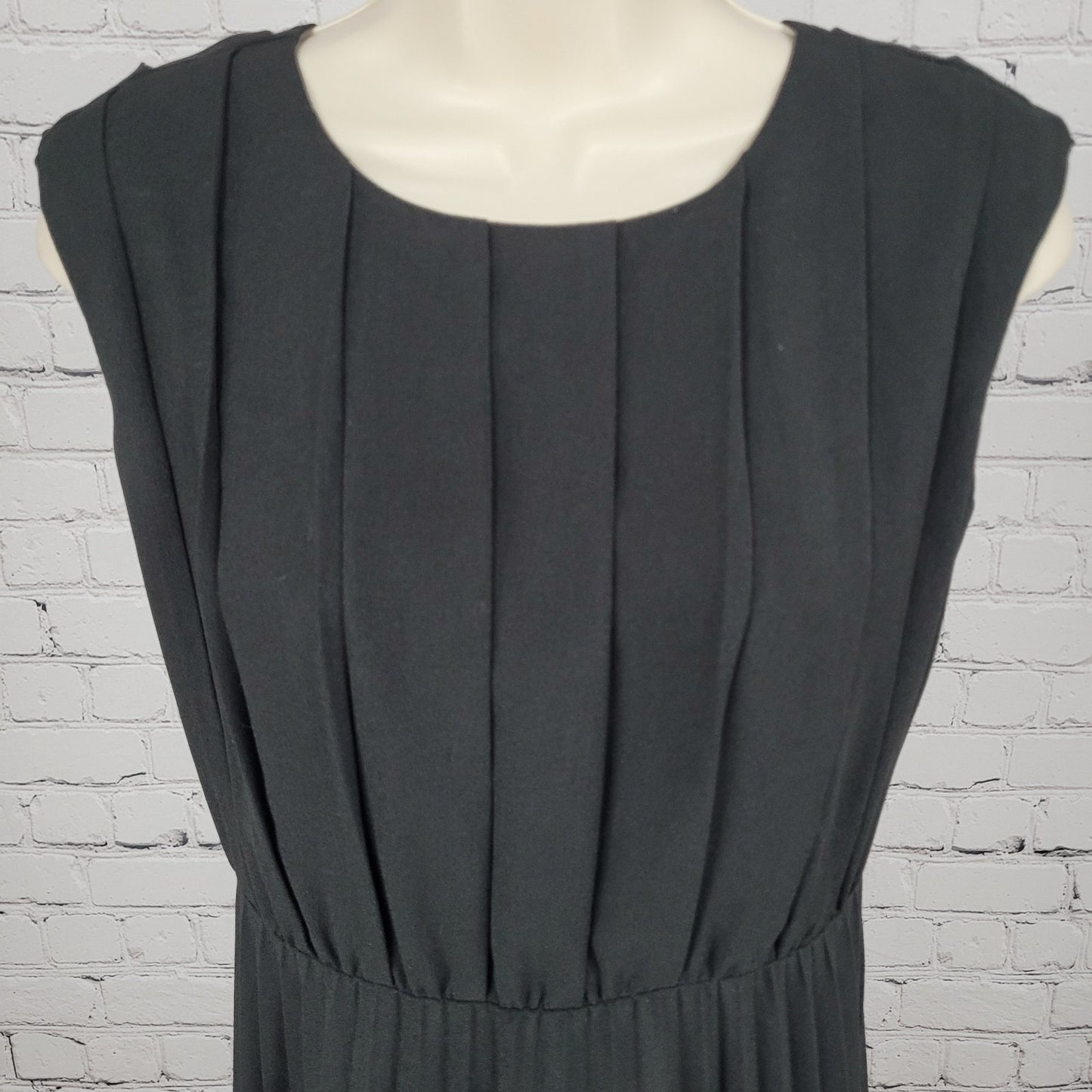 Ann Taylor Loft Black Pleated Sleeveless Lightweight Fit & Flare Dress Size 0P