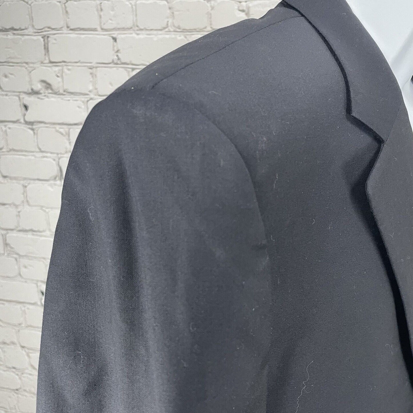 Jack Victor Montreal Black Wool Valere CT Super 110’s 2 Button Vented 42R *hole