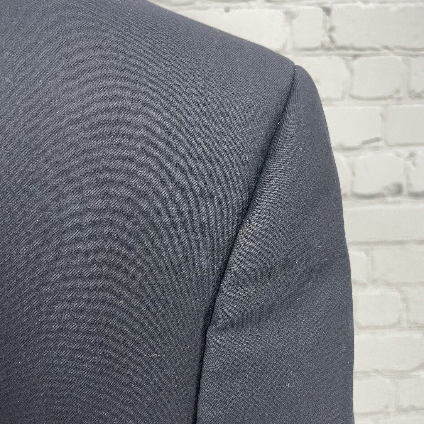 Jack Victor Montreal Black Wool Valere CT Super 110’s 2 Button Vented 42R *hole