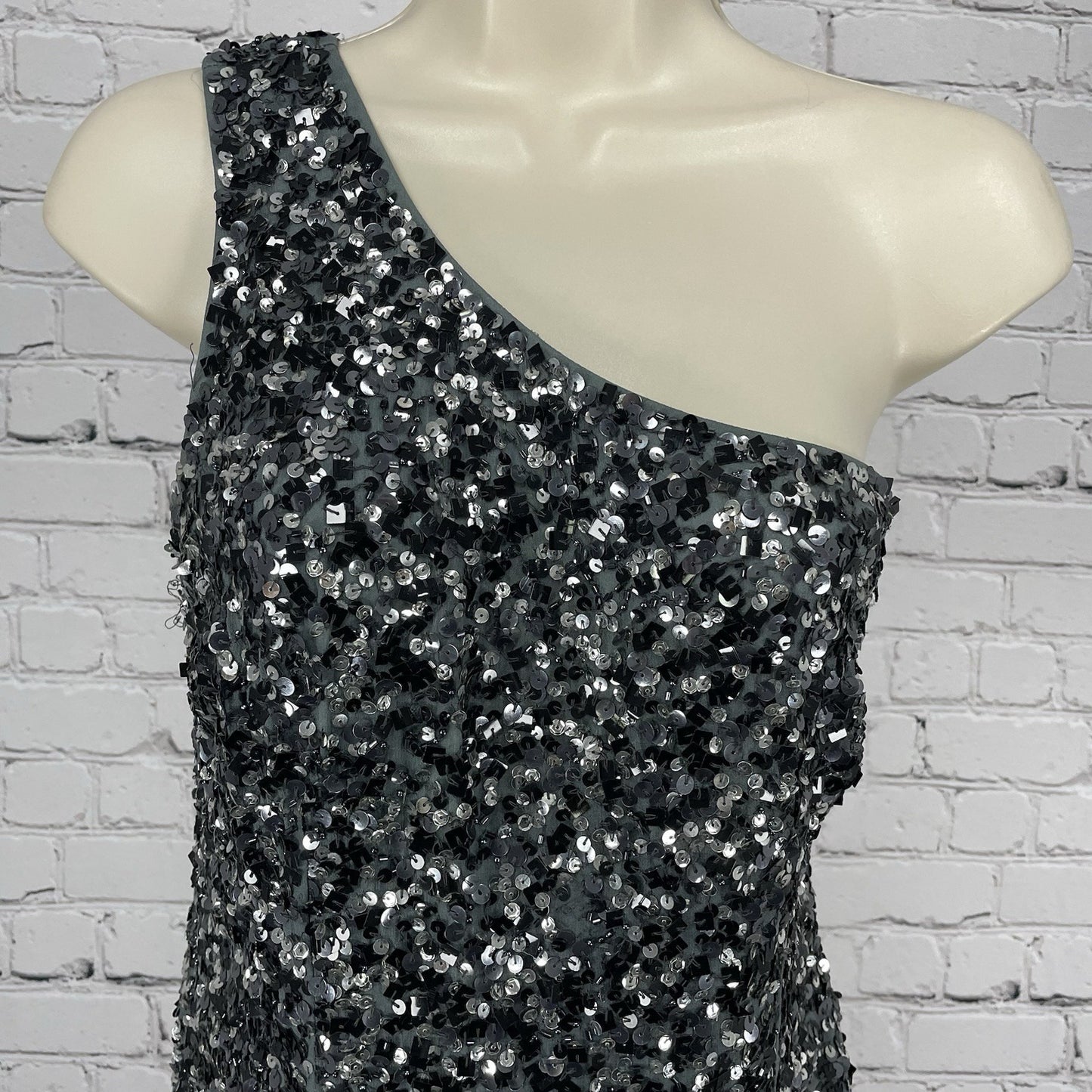 Adrianna Papell Evening Grey Silk Sequin Off Shoulder Lined Zipped Dress Size 8