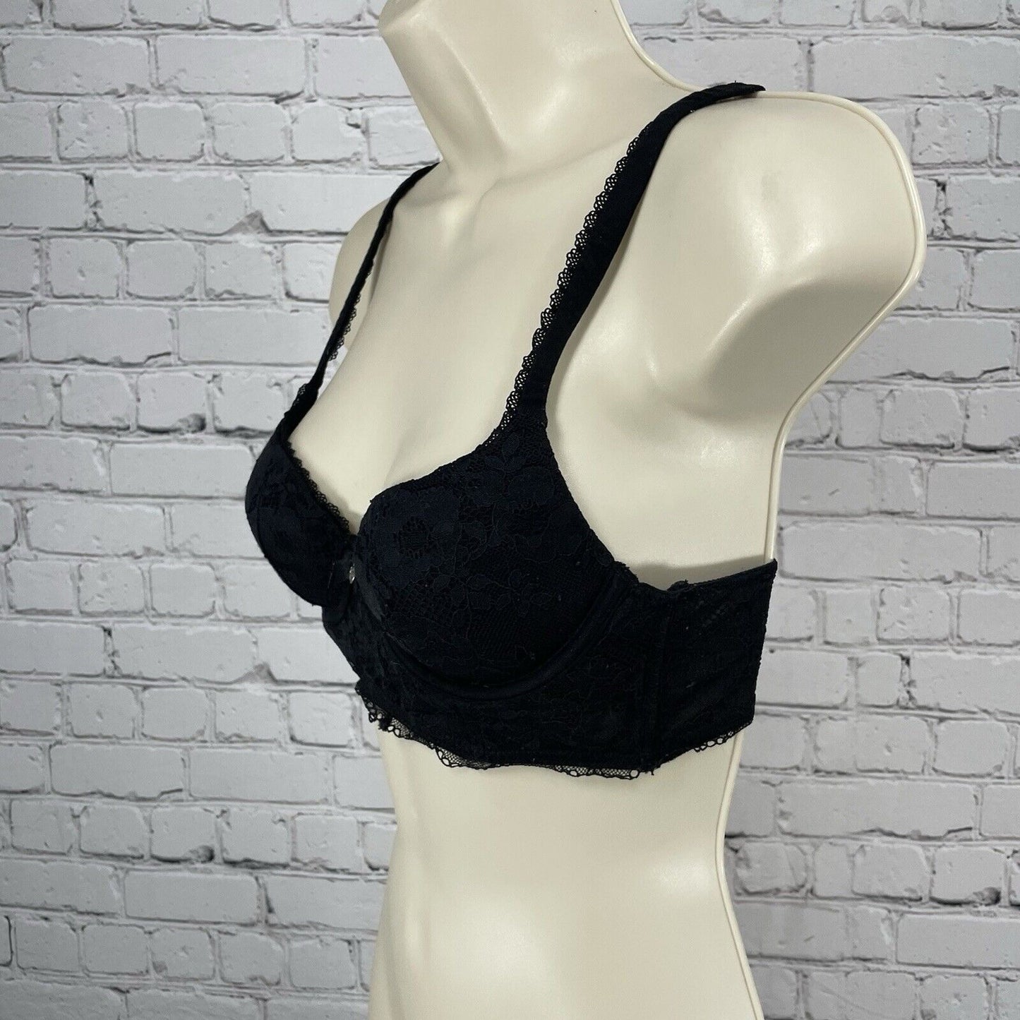 Victoria’s Secret Black Lace Body By Victoria Lined Demi Underwire Bra Size 32B