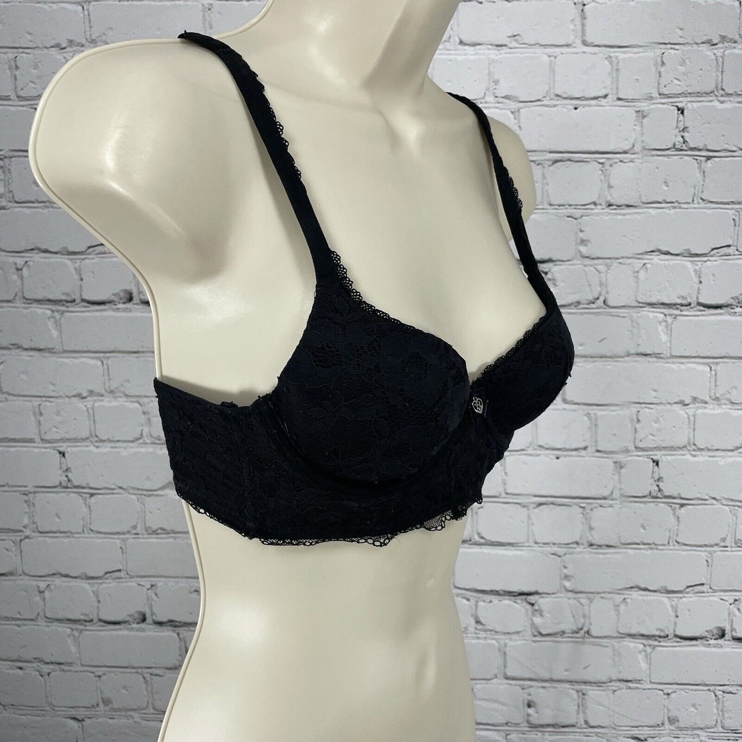 Victoria’s Secret Black Lace Body By Victoria Lined Demi Underwire Bra Size 32B