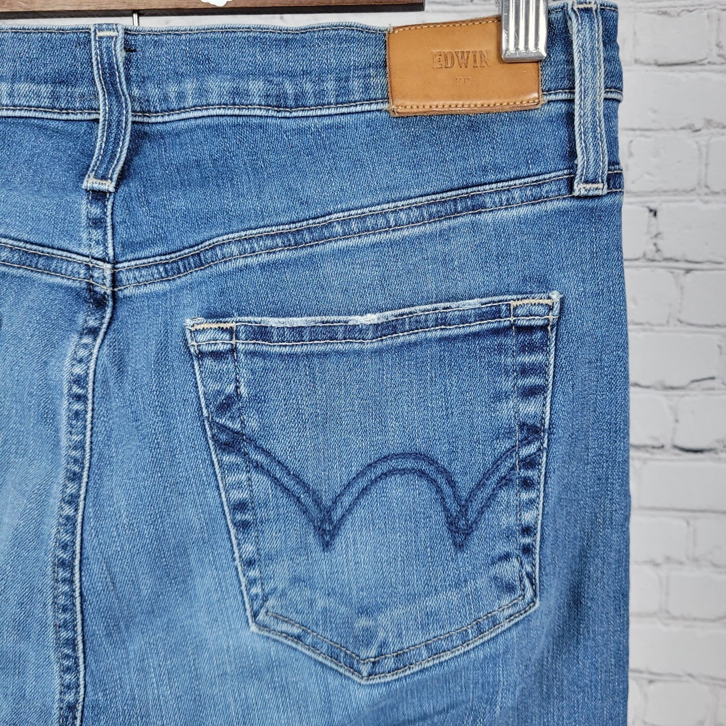 Edwin Blue Denim Elin Crop Straight Mid Rise Jeans USA Made Size 27 (27x25.5)