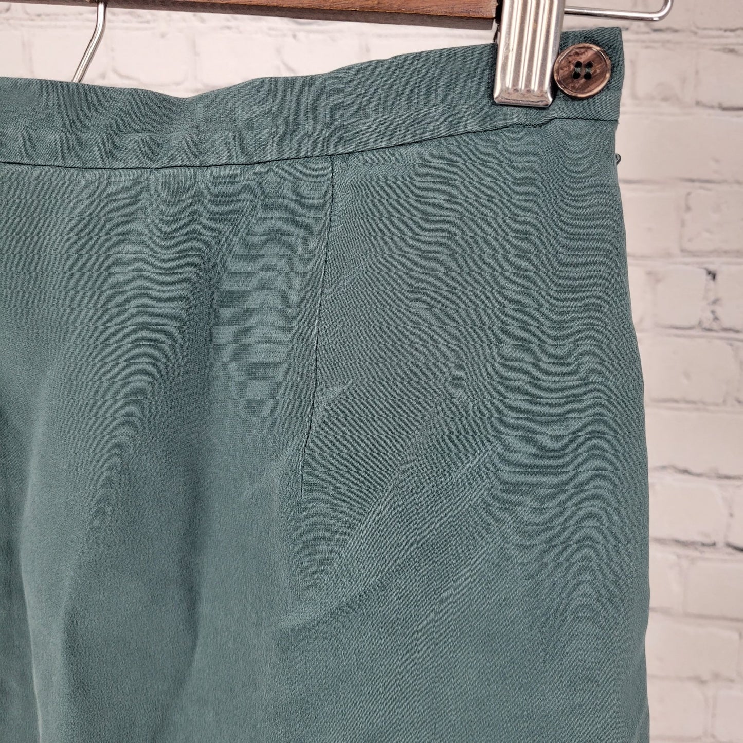Jones New York Green 100% Silk Lightweight Lined Back Slit Skirt Size 4P