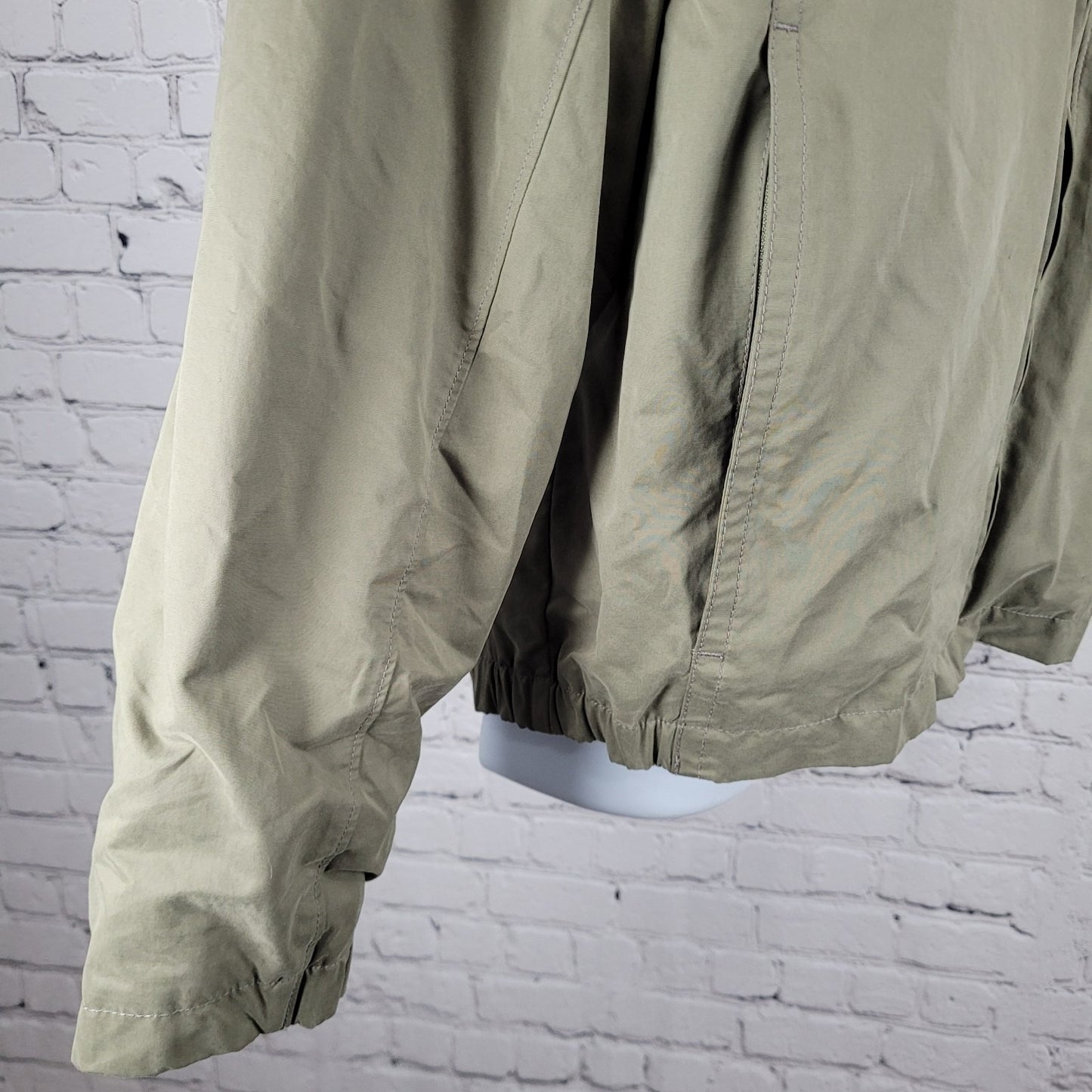Columbia Green Khaki Mesh Lined Zipped Pockets Windbreaker Jacket Size Medium M