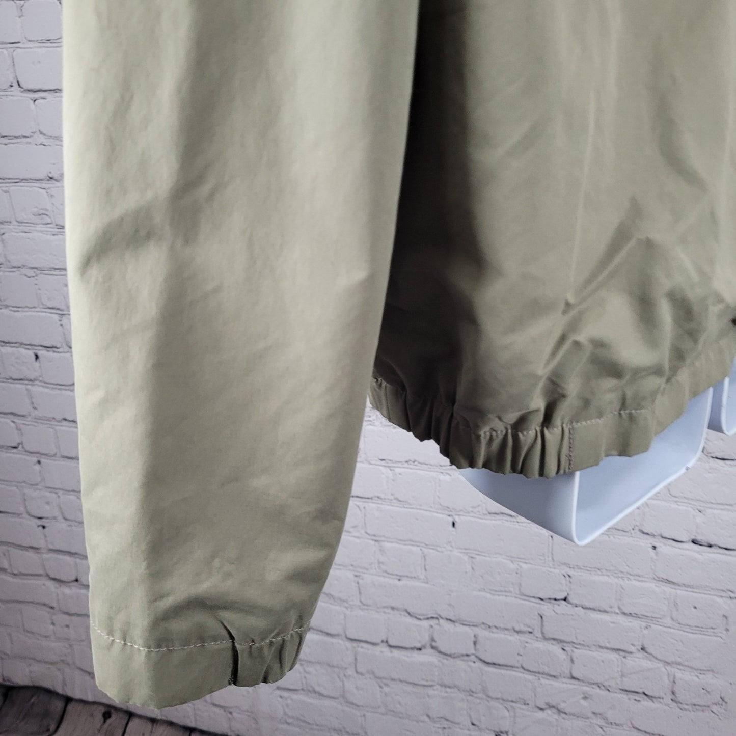 Columbia Green Khaki Mesh Lined Zipped Pockets Windbreaker Jacket Size Medium M