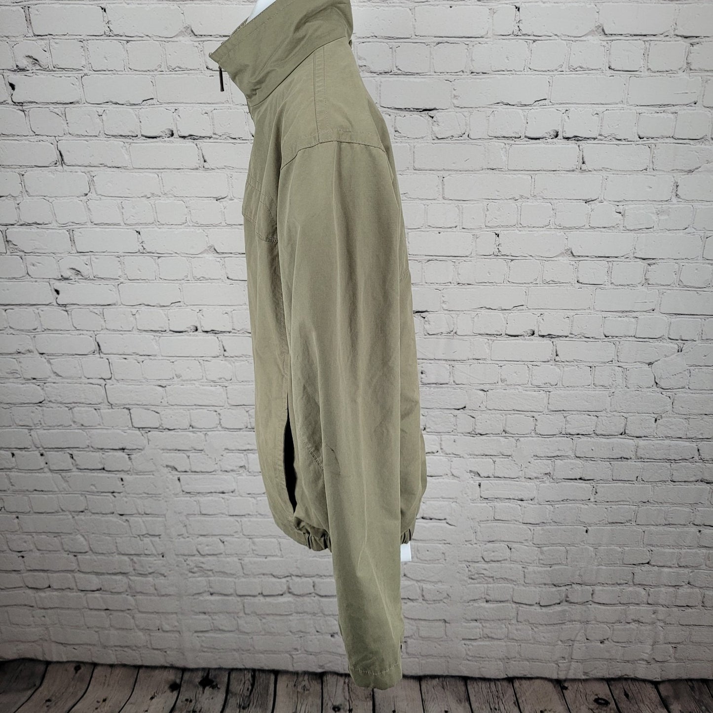 Columbia Green Khaki Mesh Lined Zipped Pockets Windbreaker Jacket Size Medium M