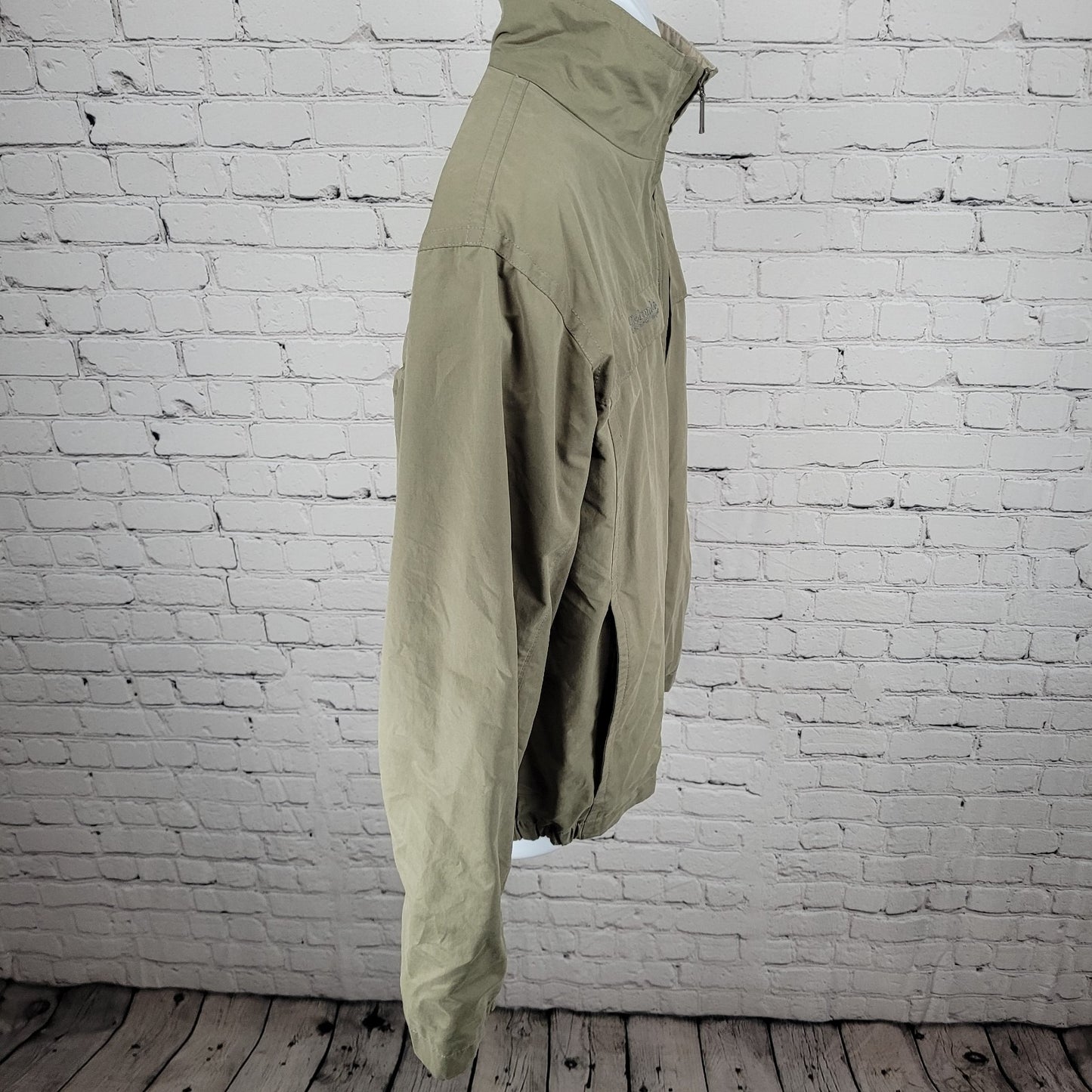 Columbia Green Khaki Mesh Lined Zipped Pockets Windbreaker Jacket Size Medium M