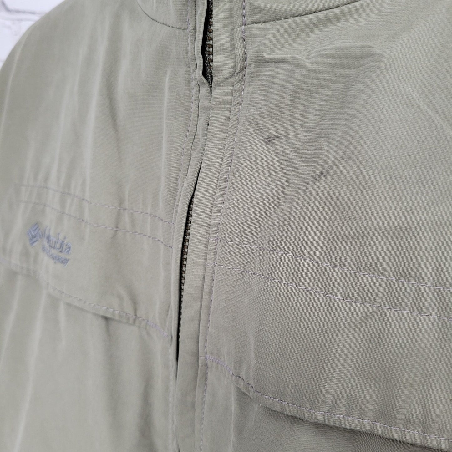 Columbia Green Khaki Mesh Lined Zipped Pockets Windbreaker Jacket Size Medium M