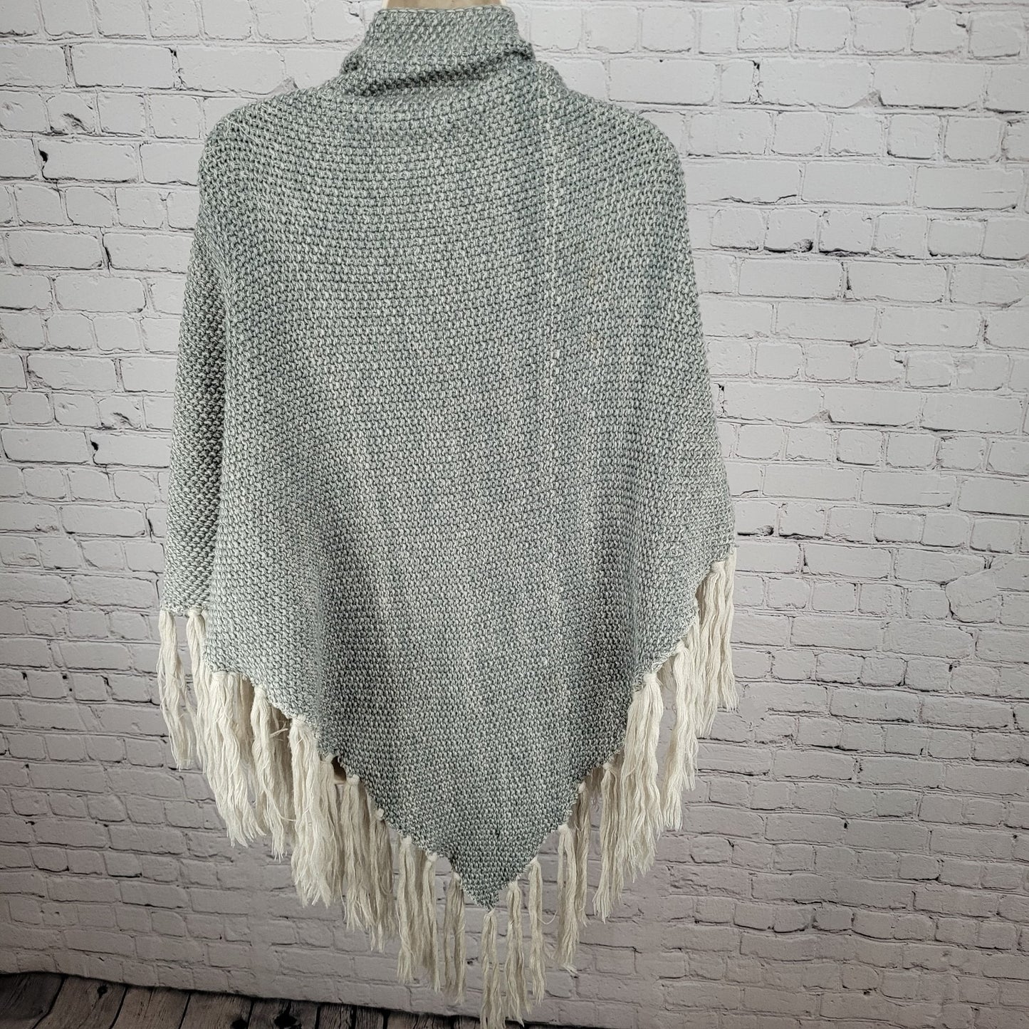 Bickley + Mitchell Grey Wool Blend Chunky Knit Tassle Fringe Boho Shawl Wrap O/S