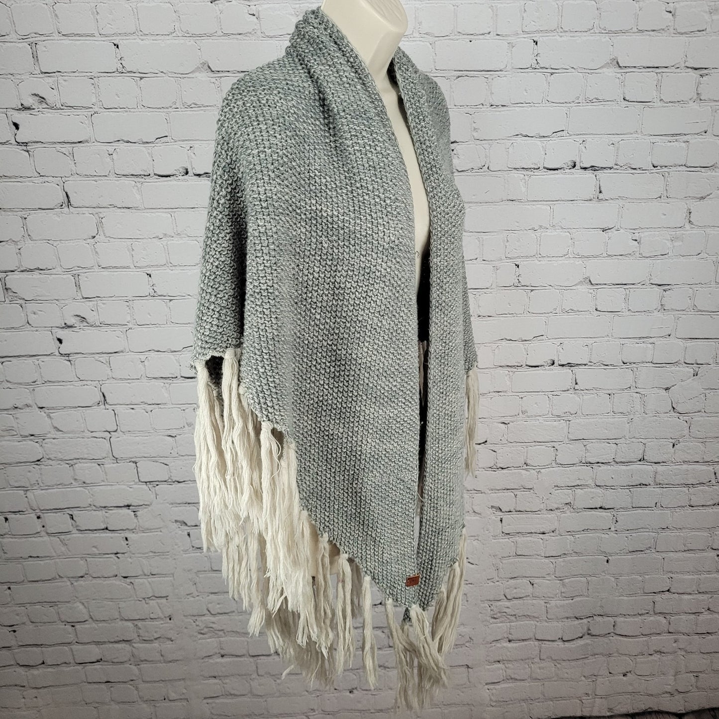 Bickley + Mitchell Grey Wool Blend Chunky Knit Tassle Fringe Boho Shawl Wrap O/S
