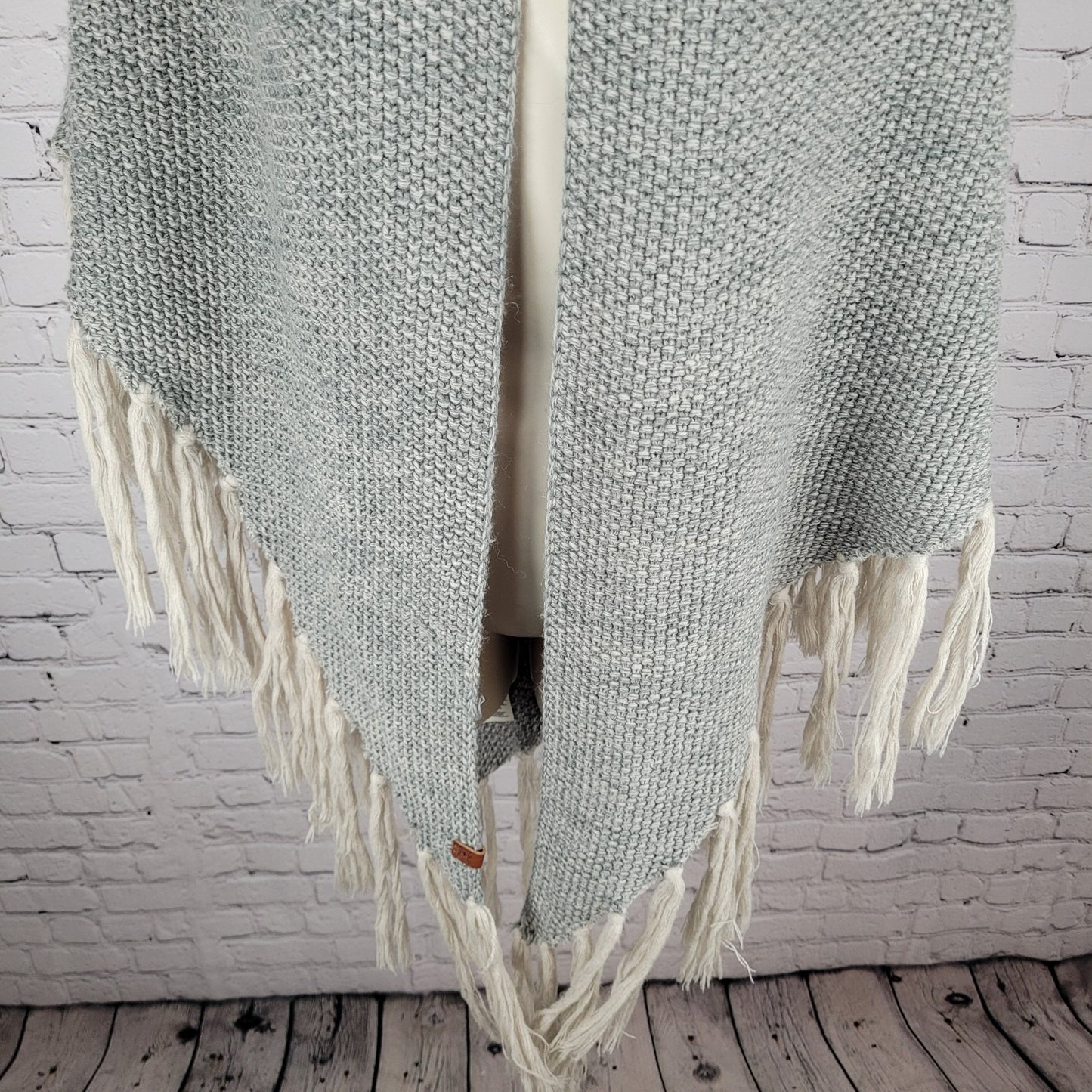 Bickley + Mitchell Grey Wool Blend Chunky Knit Tassle Fringe Boho Shawl Wrap O/S