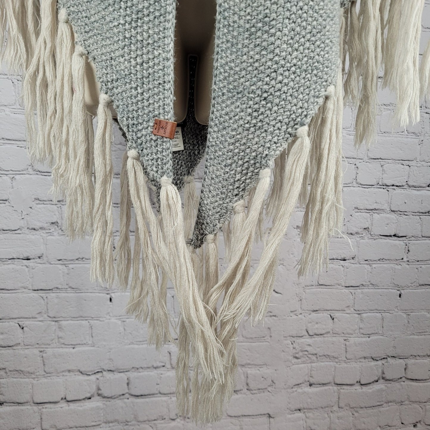 Bickley + Mitchell Grey Wool Blend Chunky Knit Tassle Fringe Boho Shawl Wrap O/S