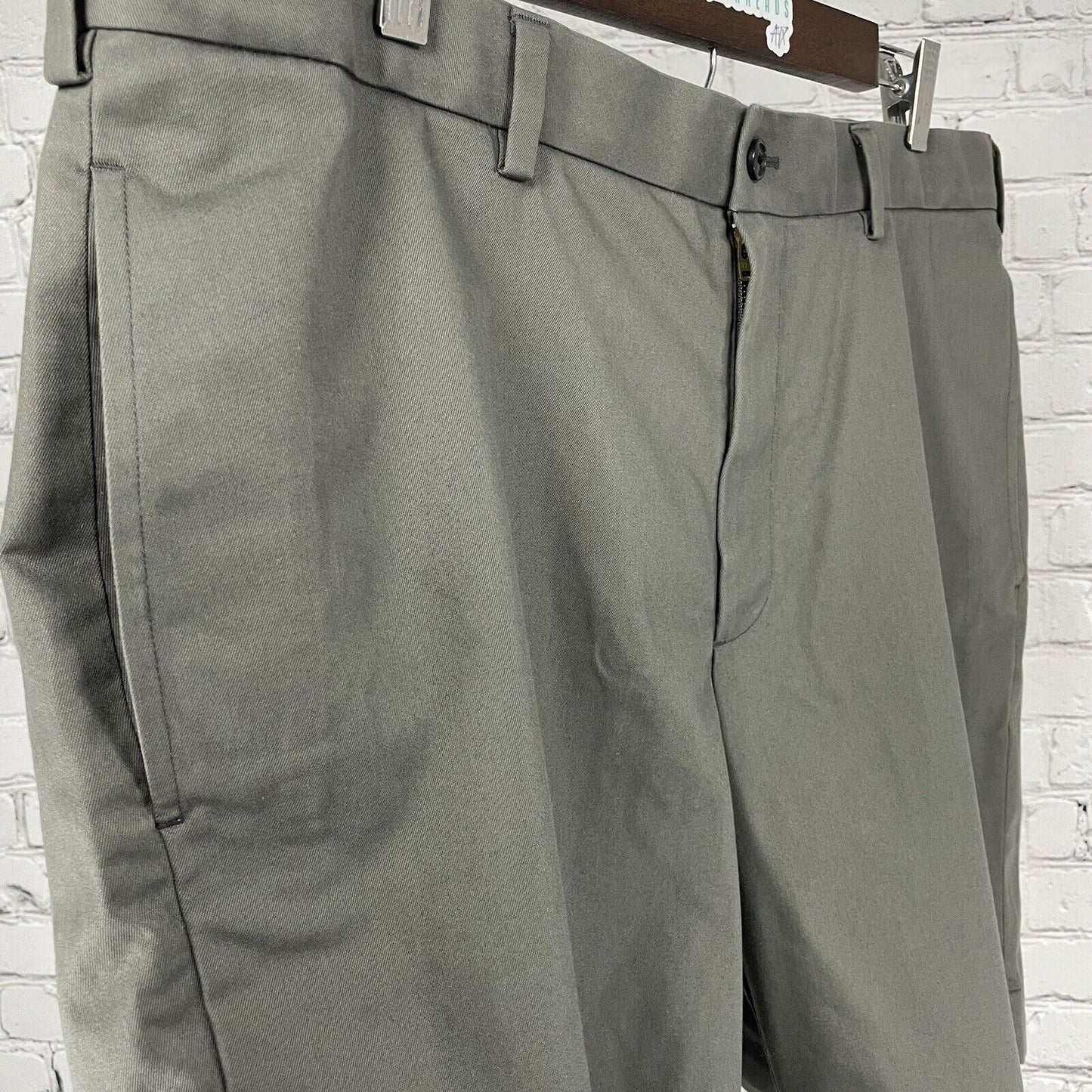 Brooks Brothers Grey Advantage Chino Shorts Stretch Waistband Size 38 (38x9)