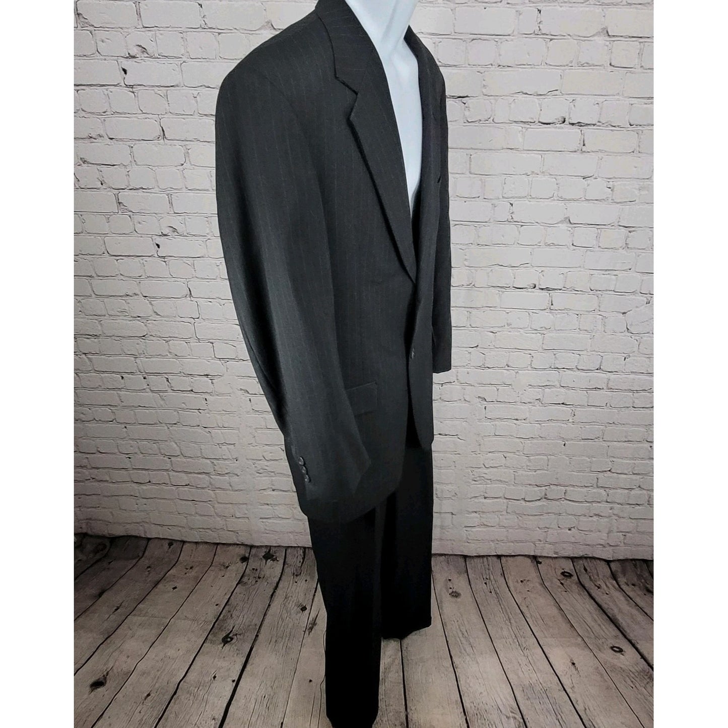 Botany 500 Couture Grey Pinstriped Full 2 Piece Suit USA Jacket 42L Pants 33x32