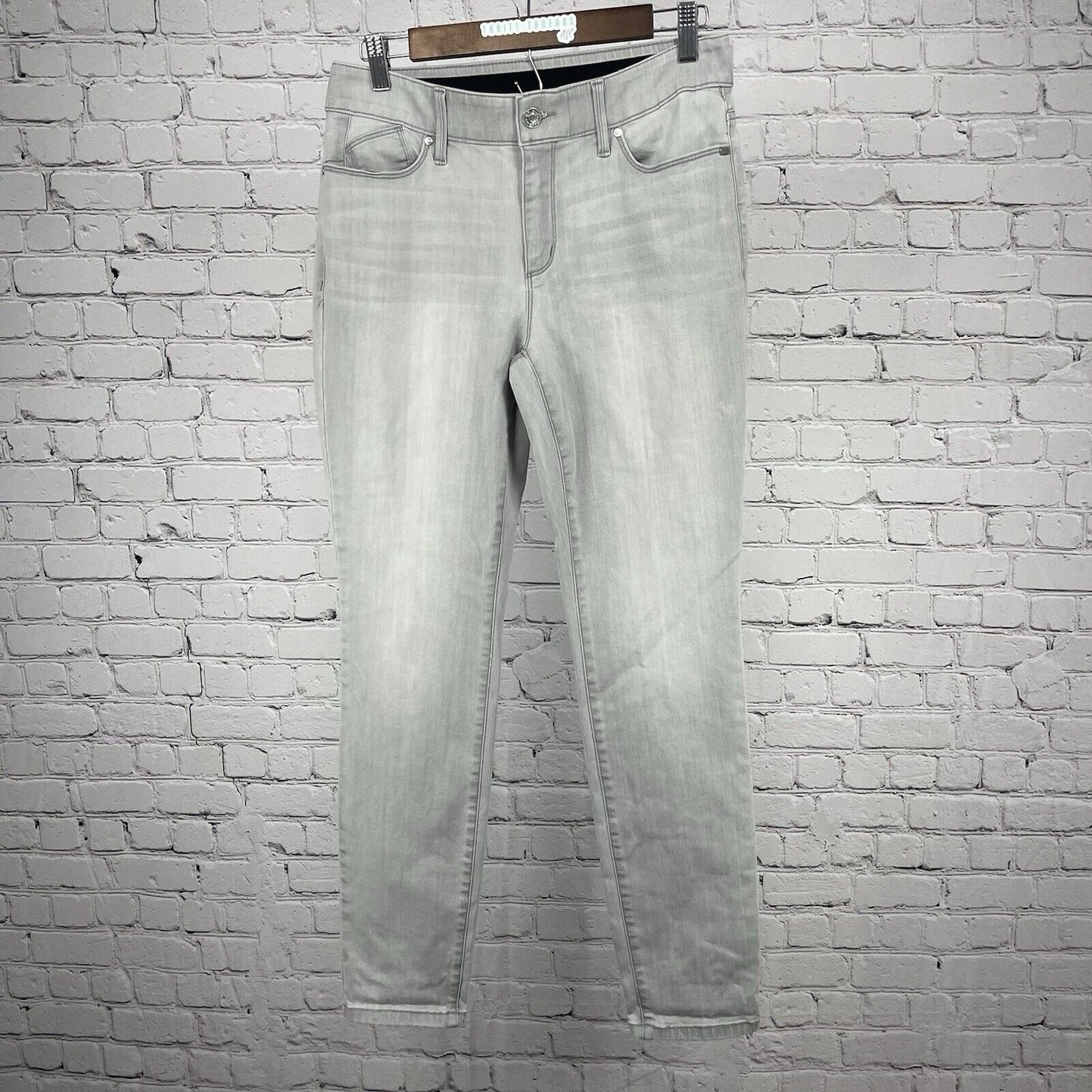 Chicos Light Gray Skinny Jeans Size US 4R (29x30)