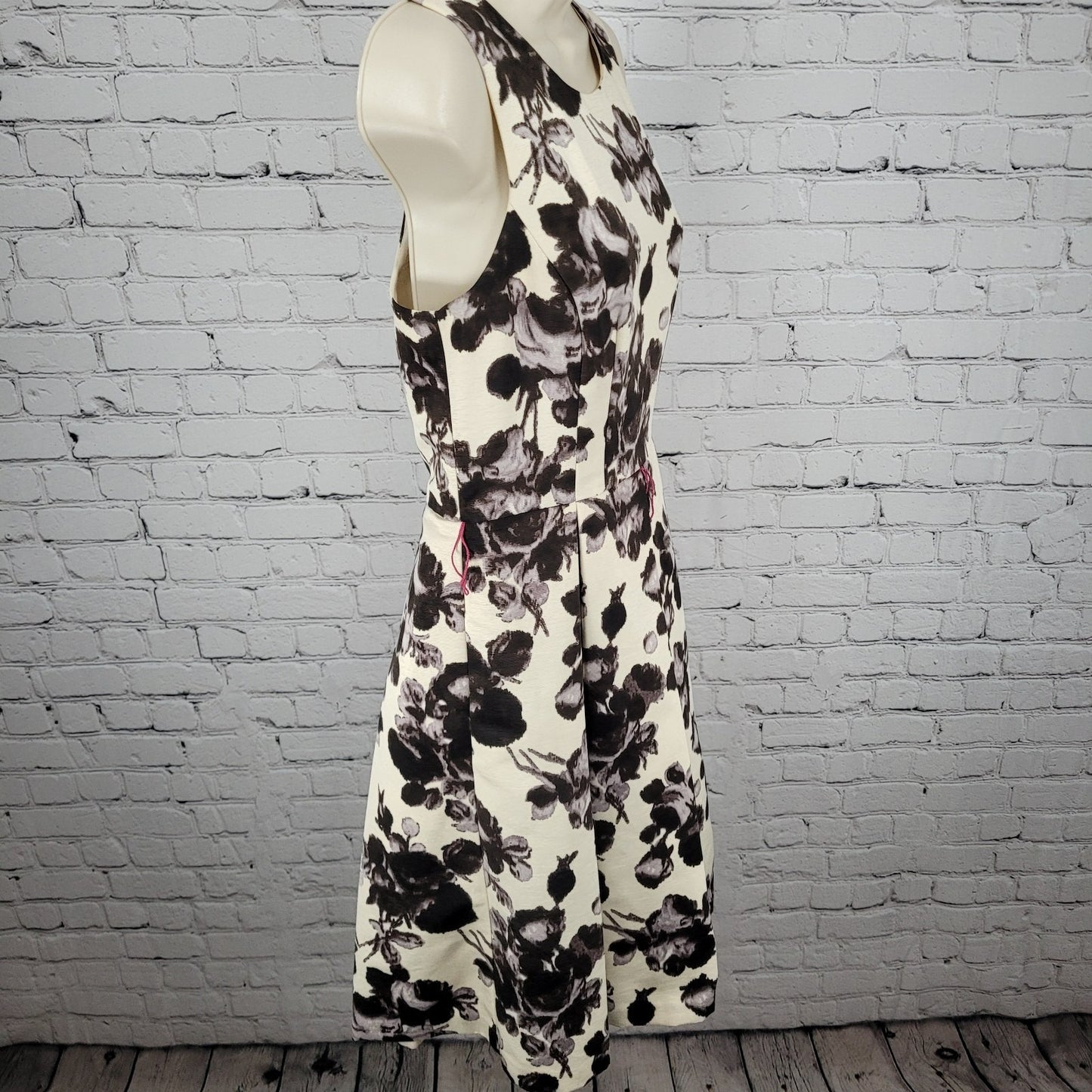 Eliza J Ivory Floral Pleated Sleeveless Lined Fit & Flare Backless Dress Size 4