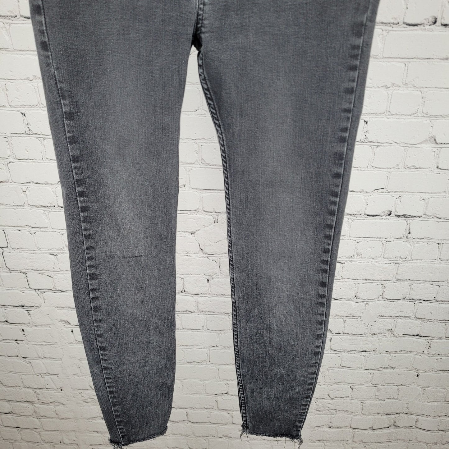 Free People Grey Denim Mid Rise Button Fly Skinny Ankle Jeans Size 27 (26x26.5)