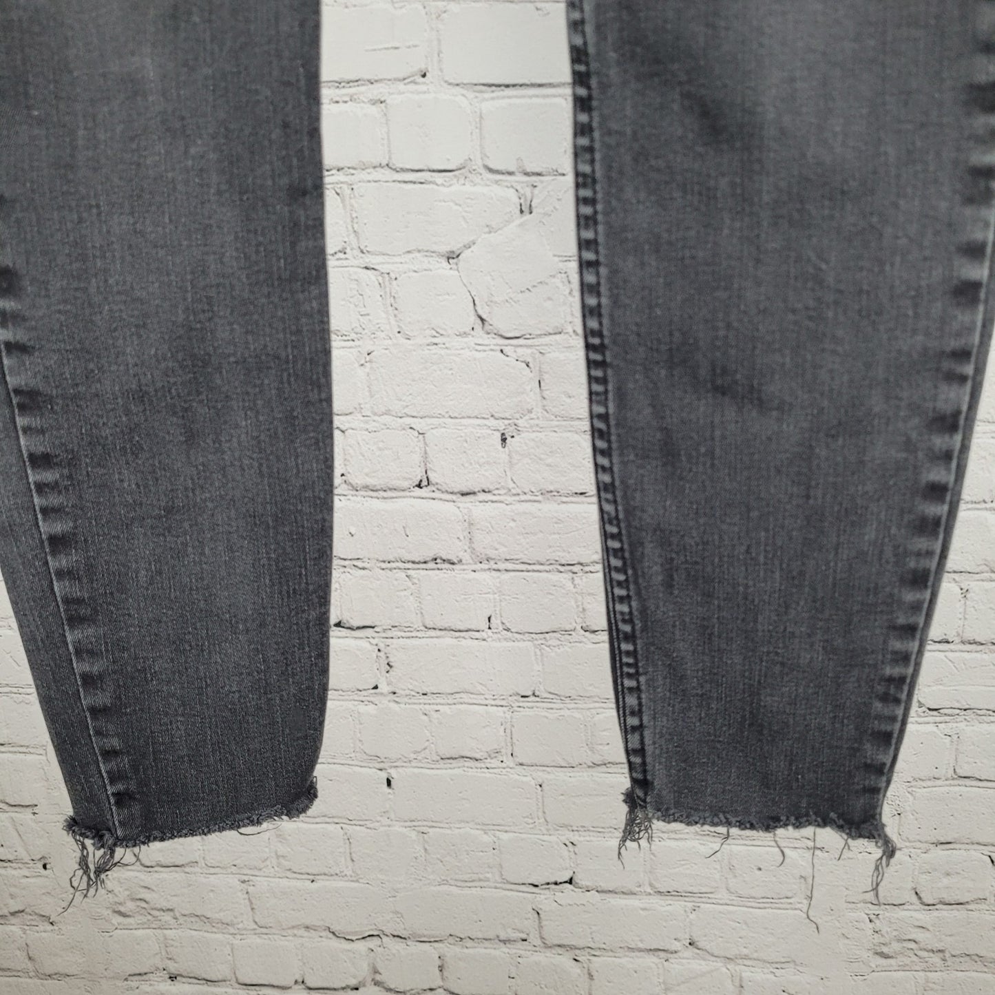 Free People Grey Denim Mid Rise Button Fly Skinny Ankle Jeans Size 27 (26x26.5)
