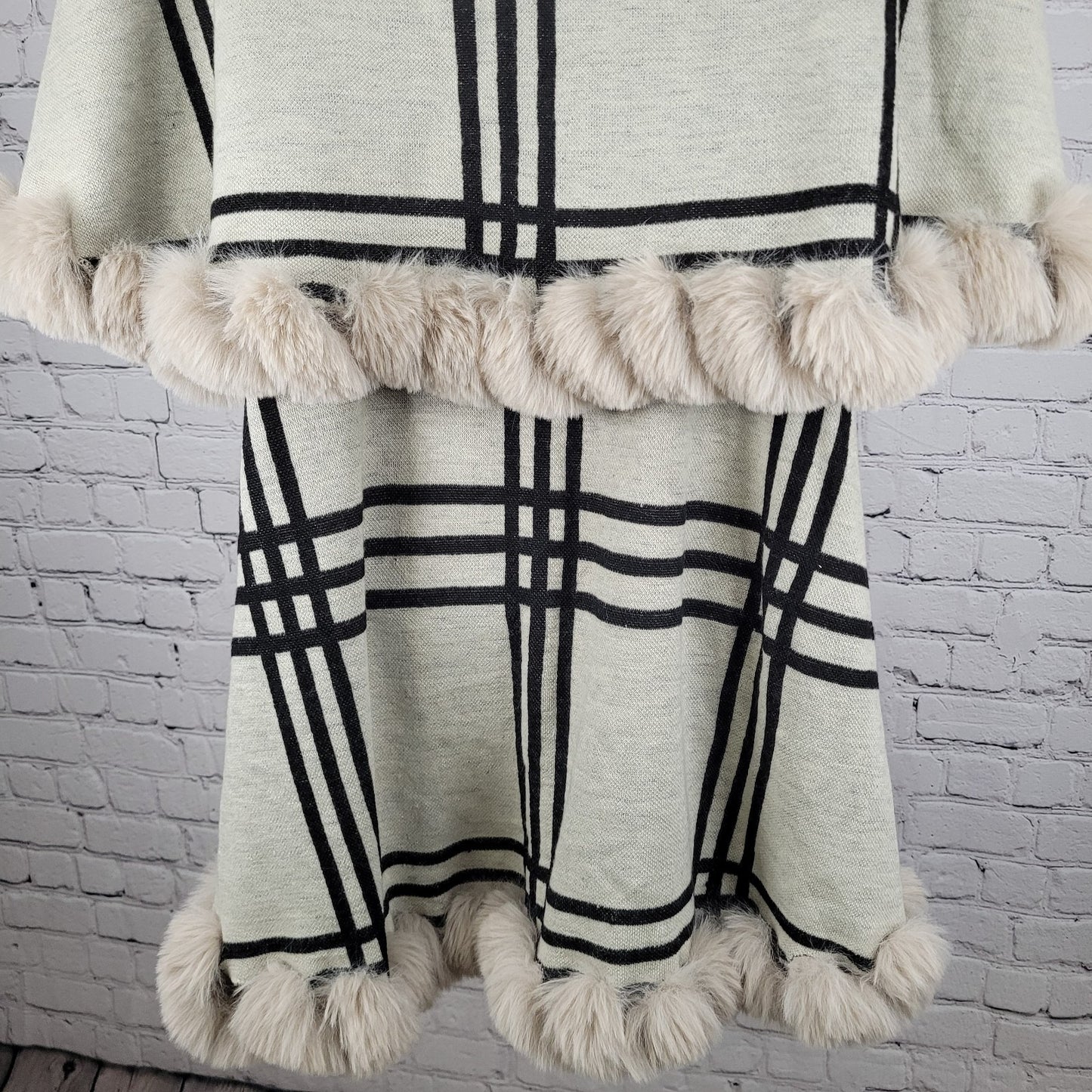 Northern Angel Beige Check Faux Fur Trim Cape Blanket Cardigan Size Large L/XL