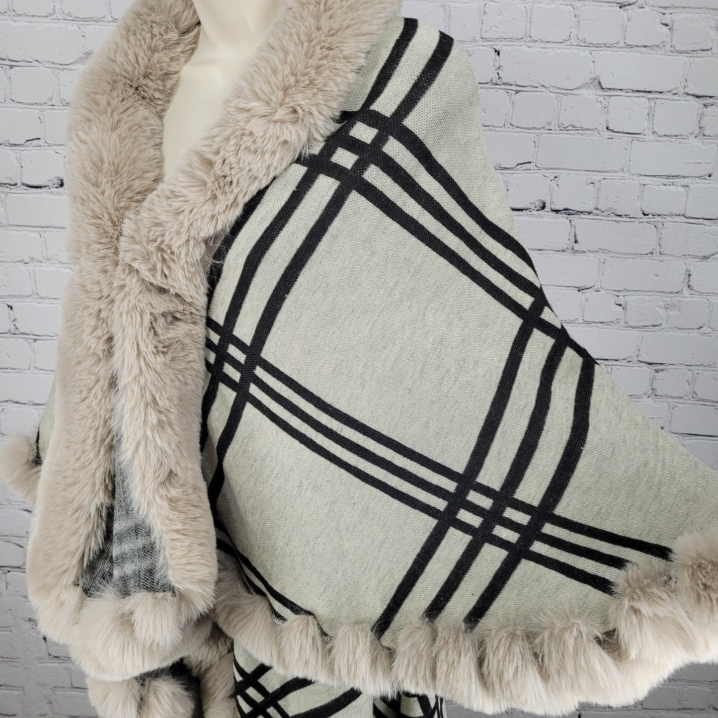Northern Angel Beige Check Faux Fur Trim Cape Blanket Cardigan Size Large L/XL