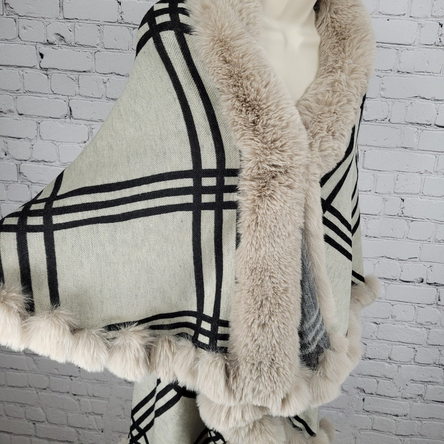Northern Angel Beige Check Faux Fur Trim Cape Blanket Cardigan Size Large L/XL