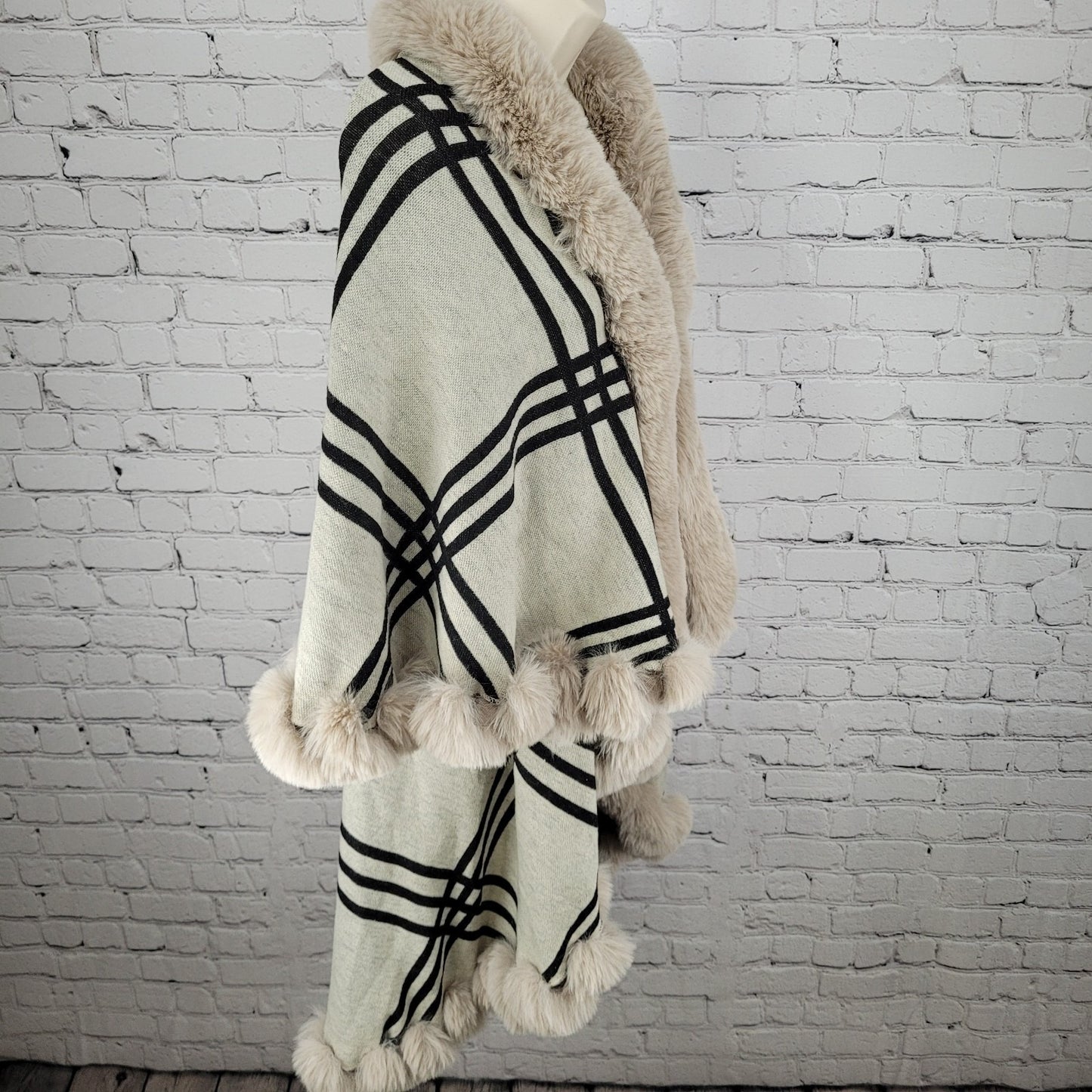 Northern Angel Beige Check Faux Fur Trim Cape Blanket Cardigan Size Large L/XL