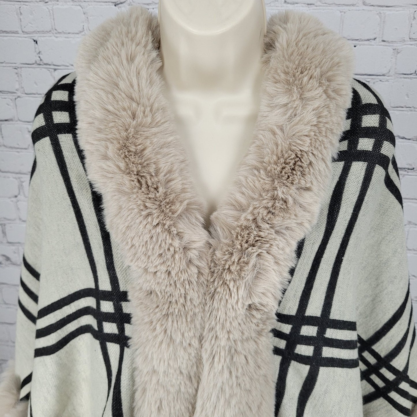 Northern Angel Beige Check Faux Fur Trim Cape Blanket Cardigan Size Large L/XL