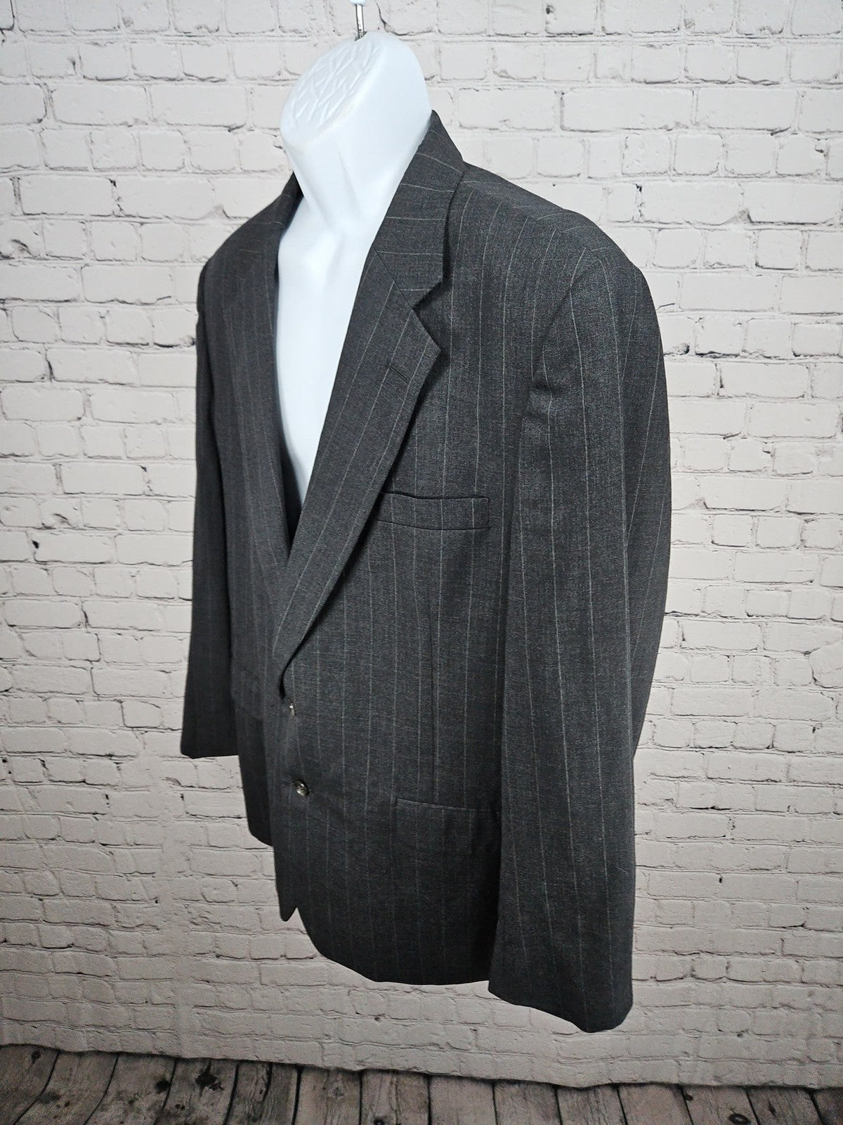 VTG Sturbridge Classics Gray Pinstripe 100% Wool 2 Button Blazer Sport Coat 46L