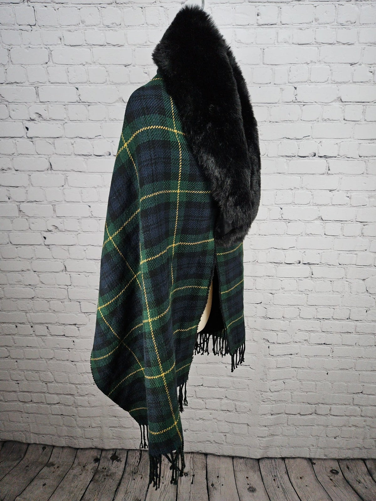 Lauren Ralph Lauren Green Tartan Plaid Faux Fur Fringe Wrap Shawl One Size