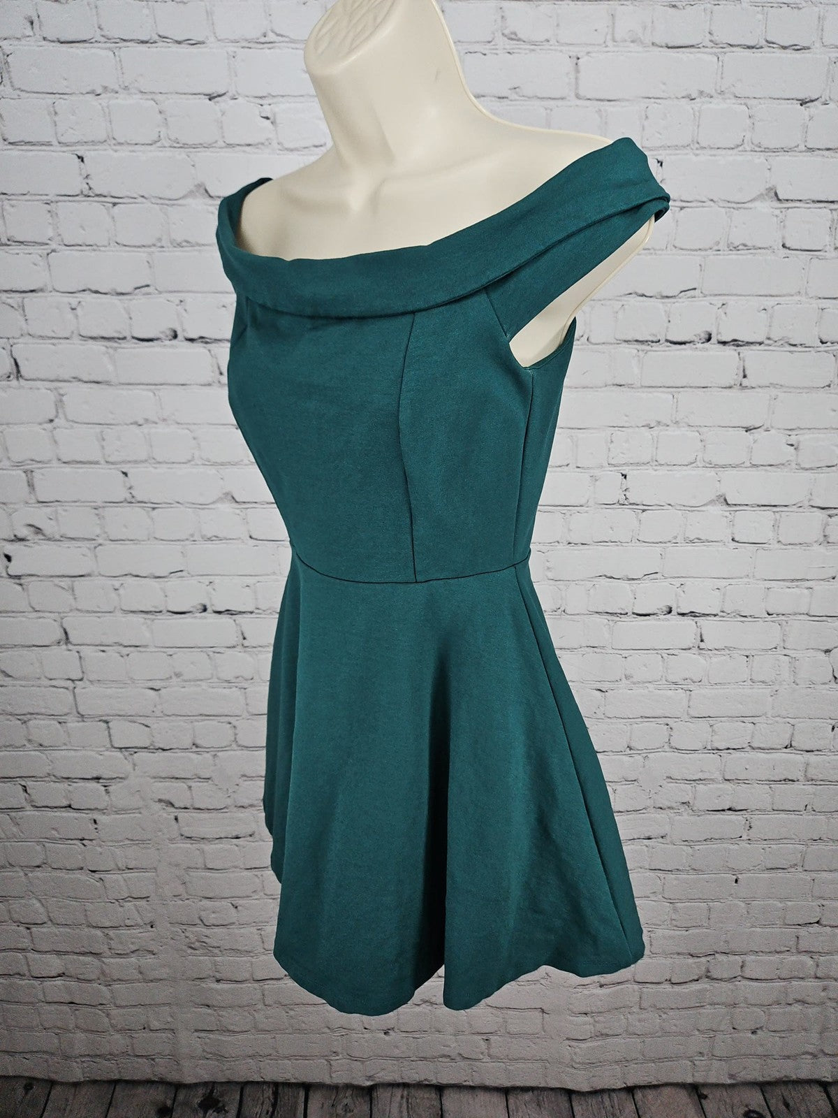 Lulus Emerald Green Off The Shoulder Fit And Flare Lined Mini Dress S