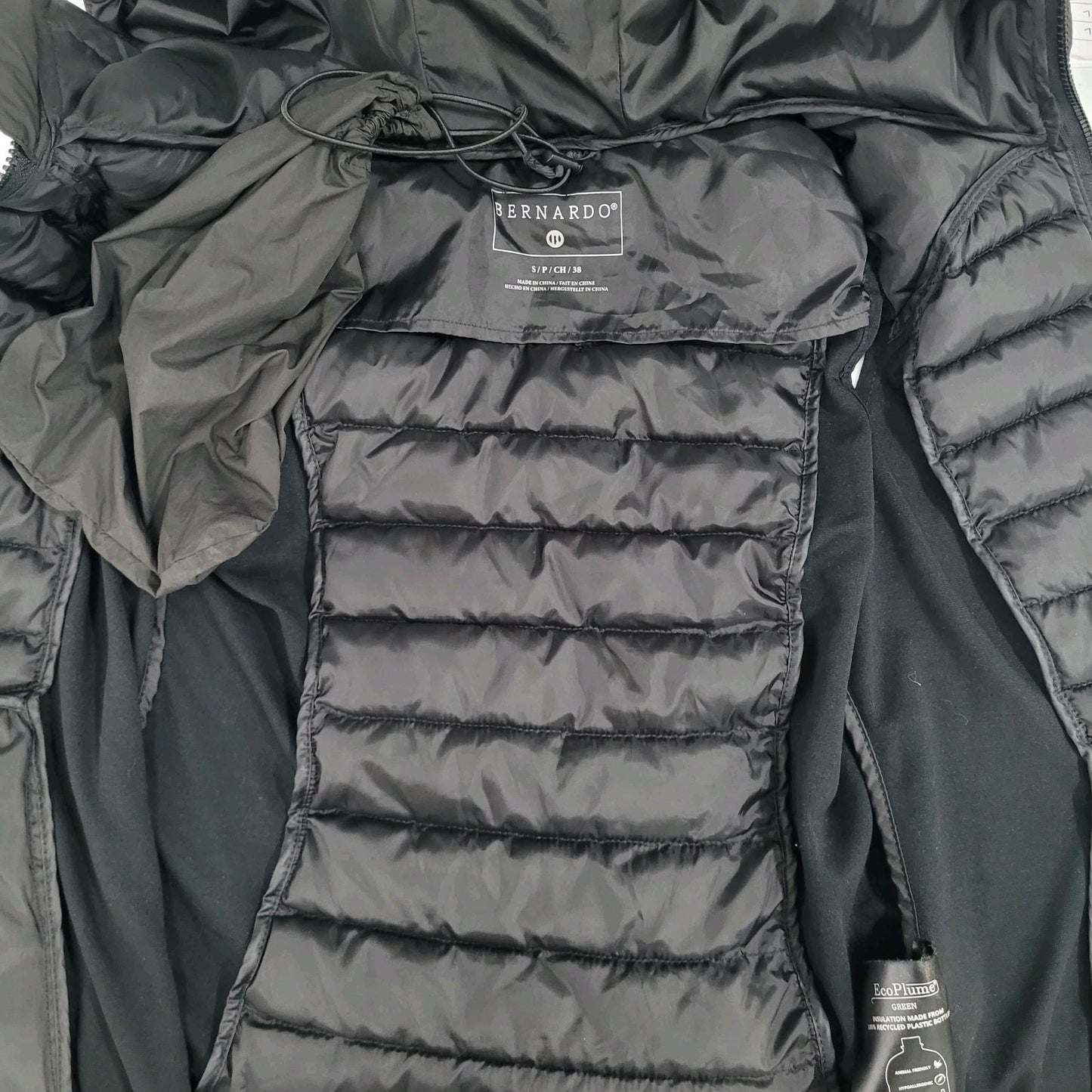 Bernardo Black Eco Plume Soft Light Recycled Bottle Insulated Hooded Vest Small