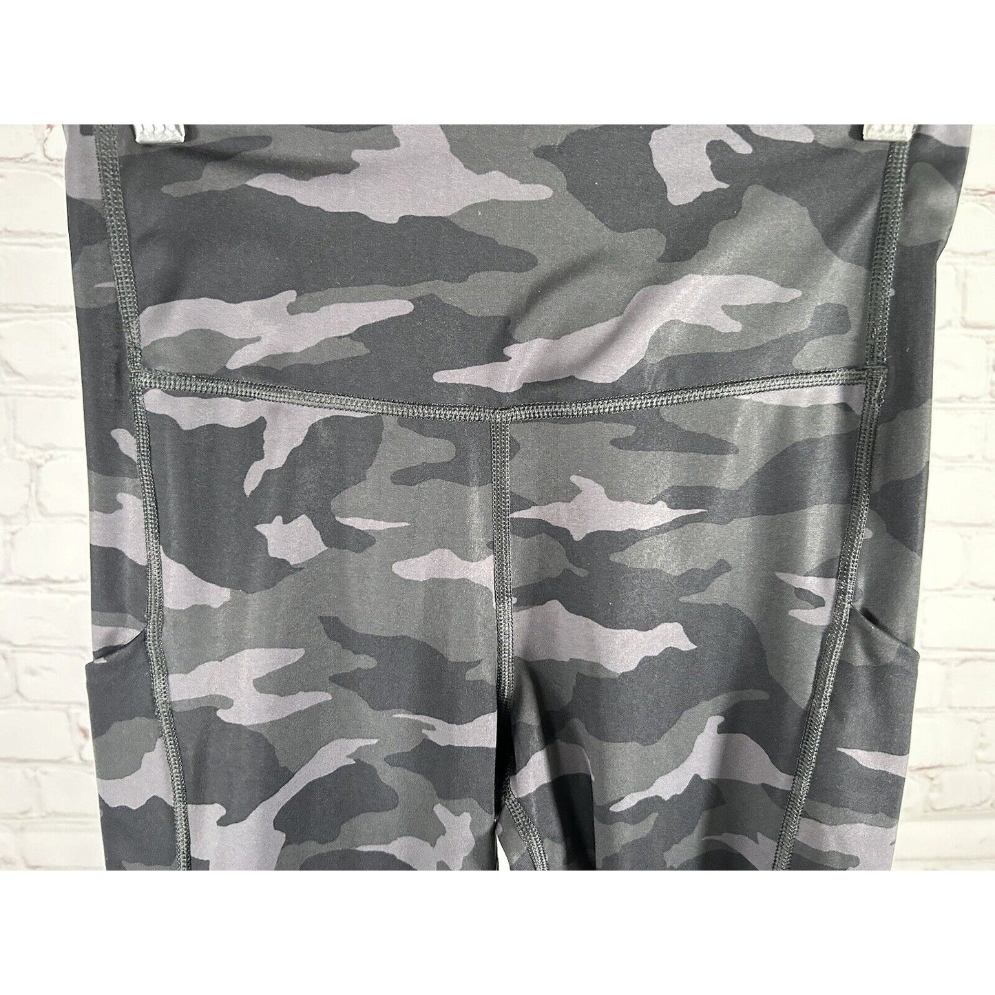 Athleta Ultimate Camo 7/8 Tight Leggings Grey Black Green Pockets Size XS