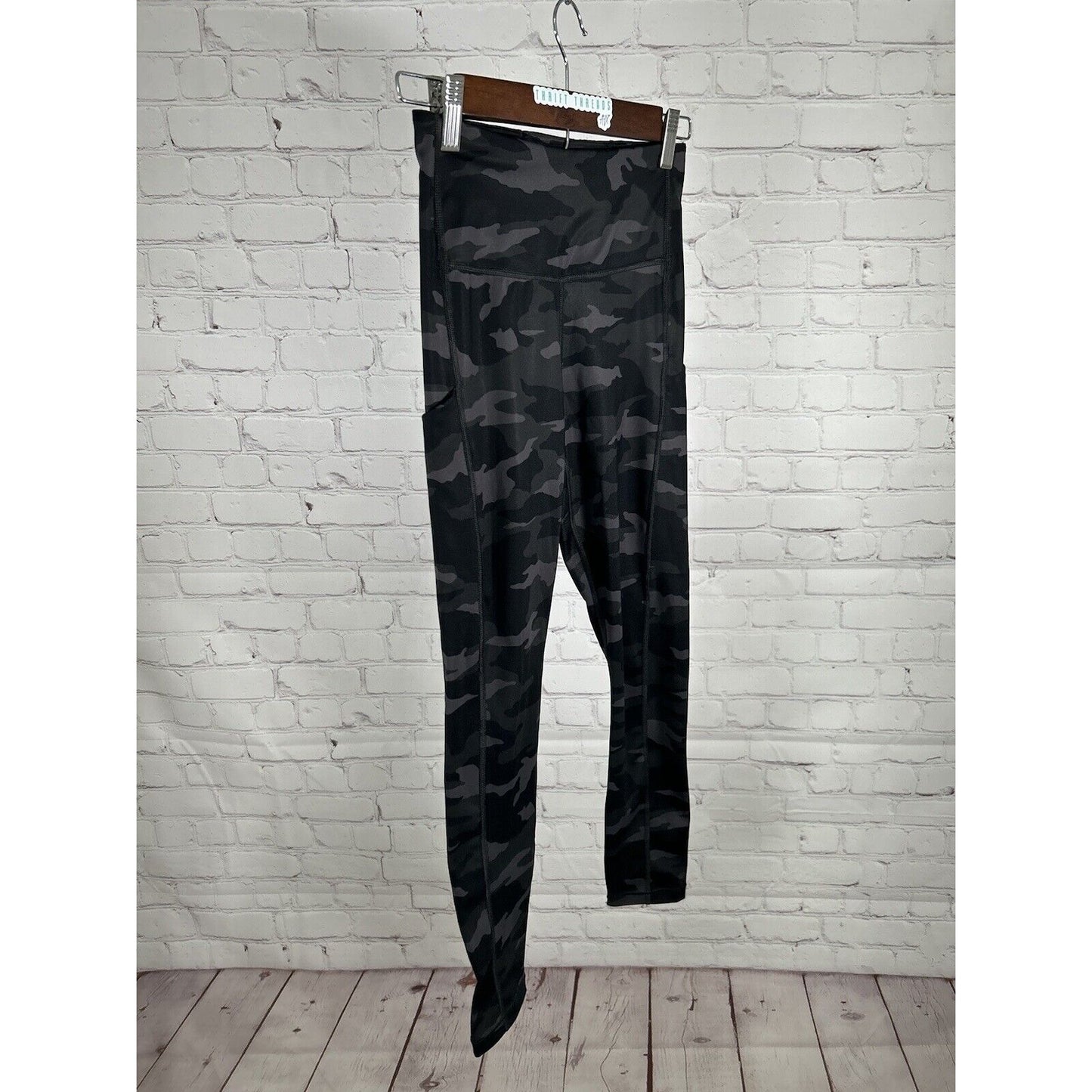 Athleta Ultimate Camo 7/8 Tight Leggings Grey Black Green Pockets Size XS