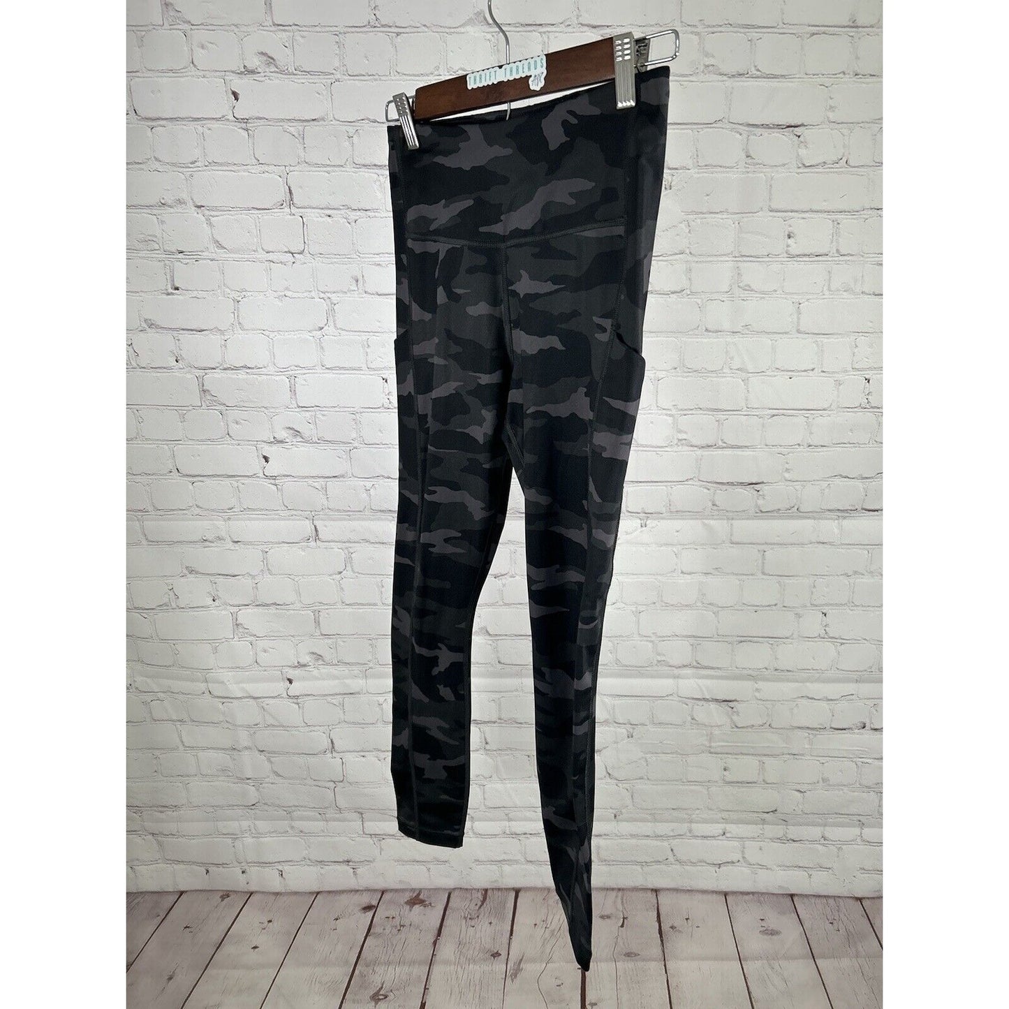 Athleta Ultimate Camo 7/8 Tight Leggings Grey Black Green Pockets Size XS