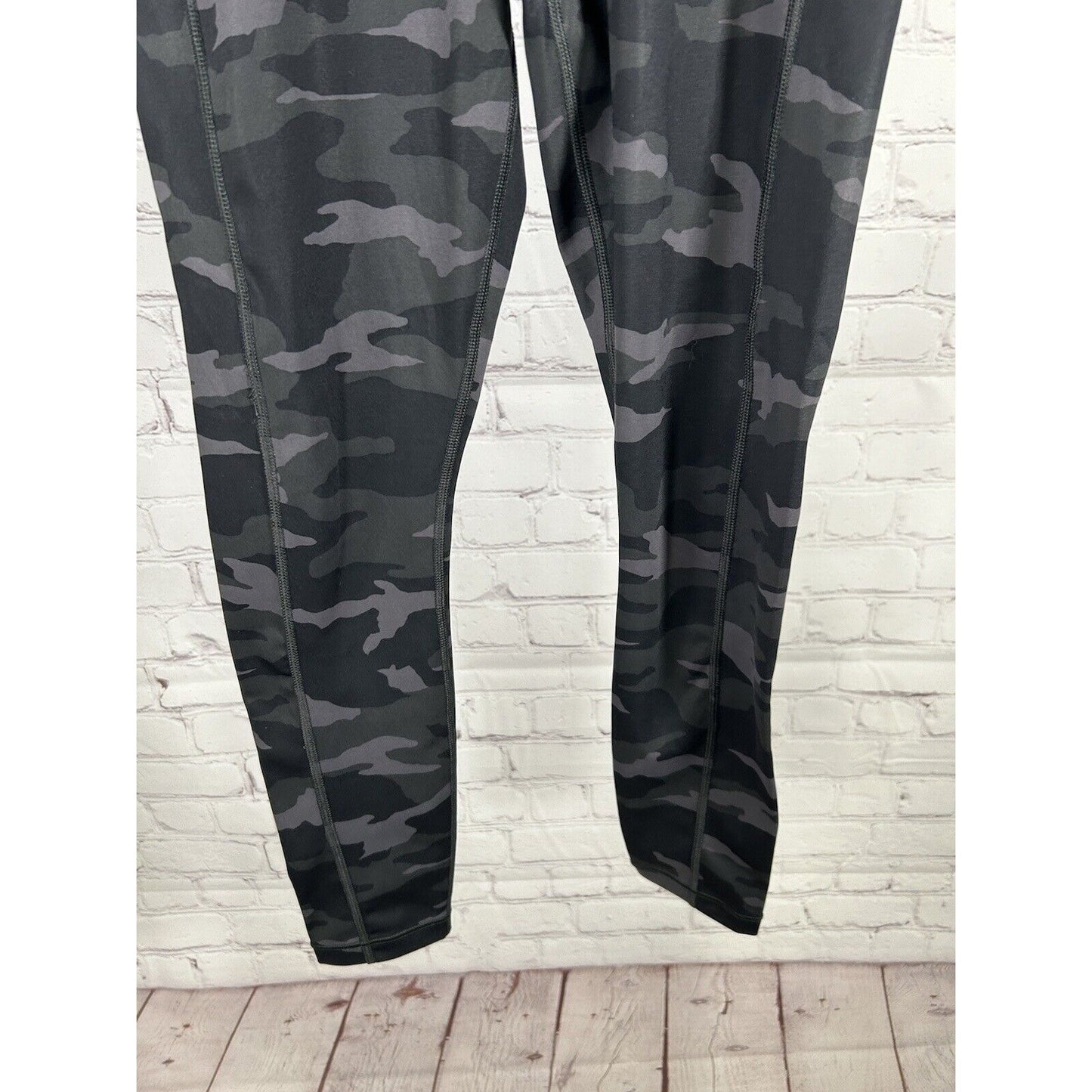 Athleta Ultimate Camo 7/8 Tight Leggings Grey Black Green Pockets Size XS