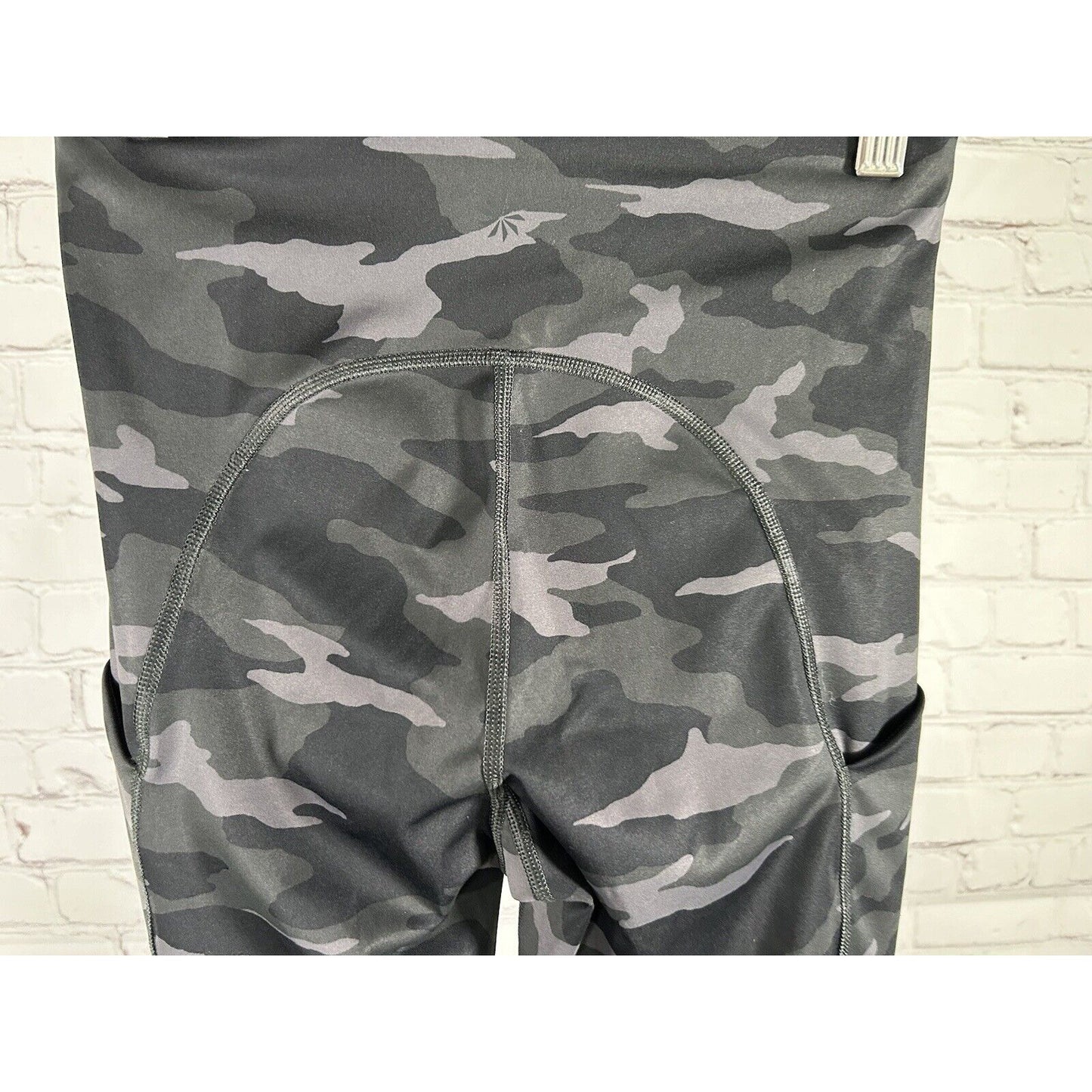 Athleta Ultimate Camo 7/8 Tight Leggings Grey Black Green Pockets Size XS