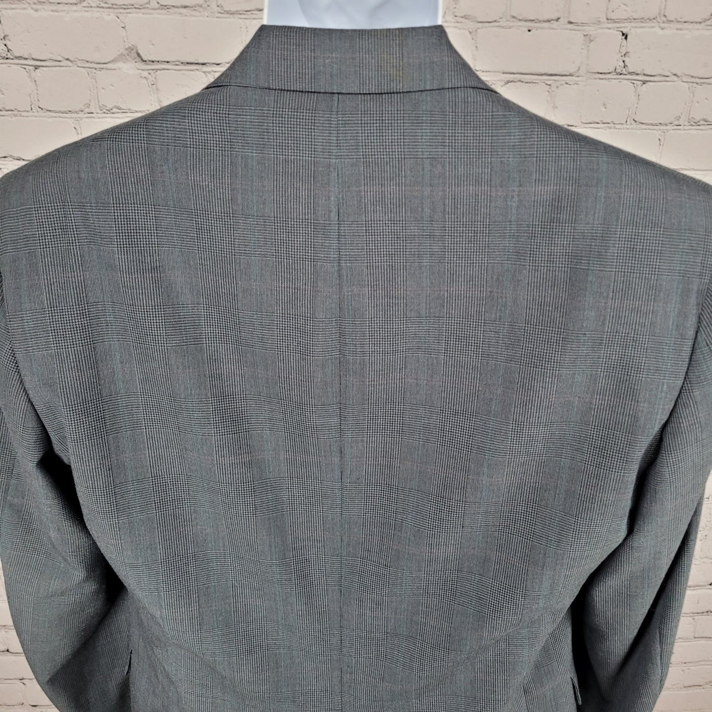 VTG Tom James Grey Check Executive Collection 2 Button Blazer Sport Coat USA 42