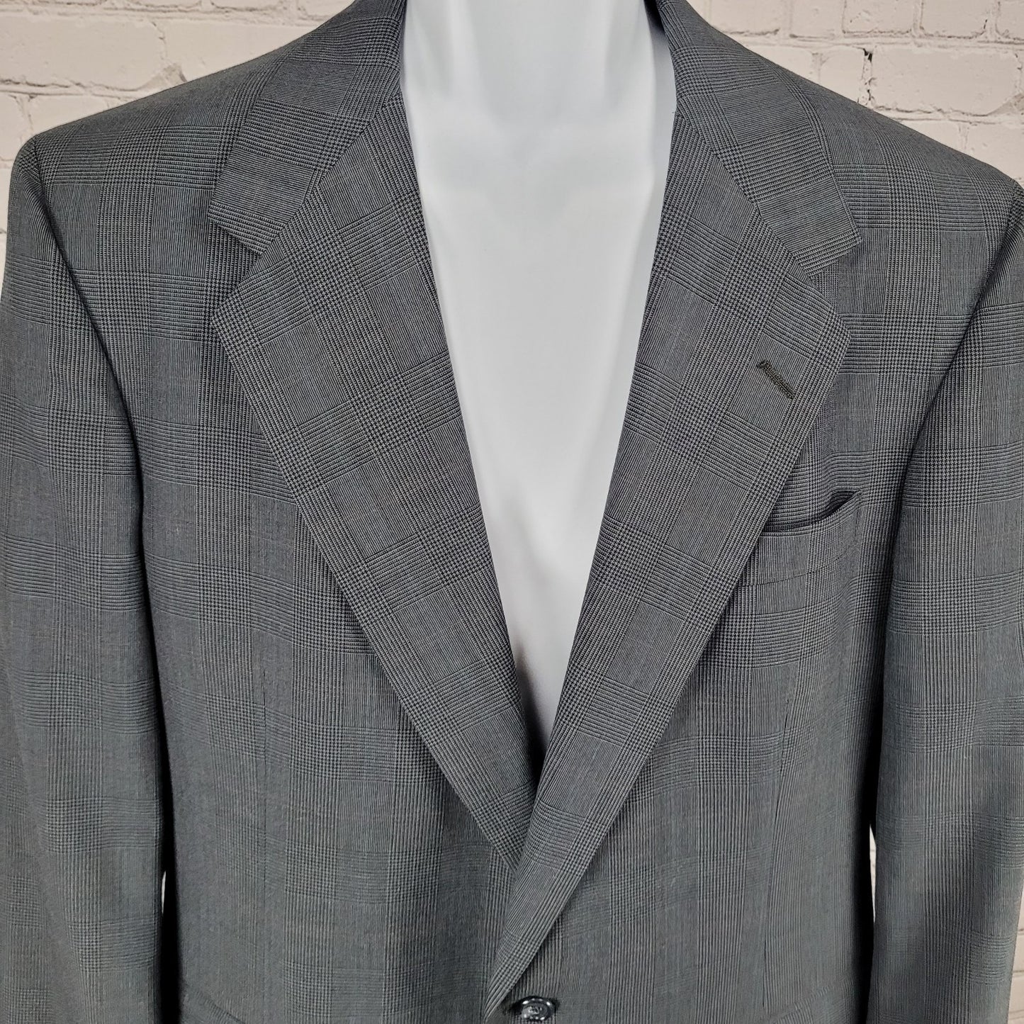 VTG Tom James Grey Check Executive Collection 2 Button Blazer Sport Coat USA 42