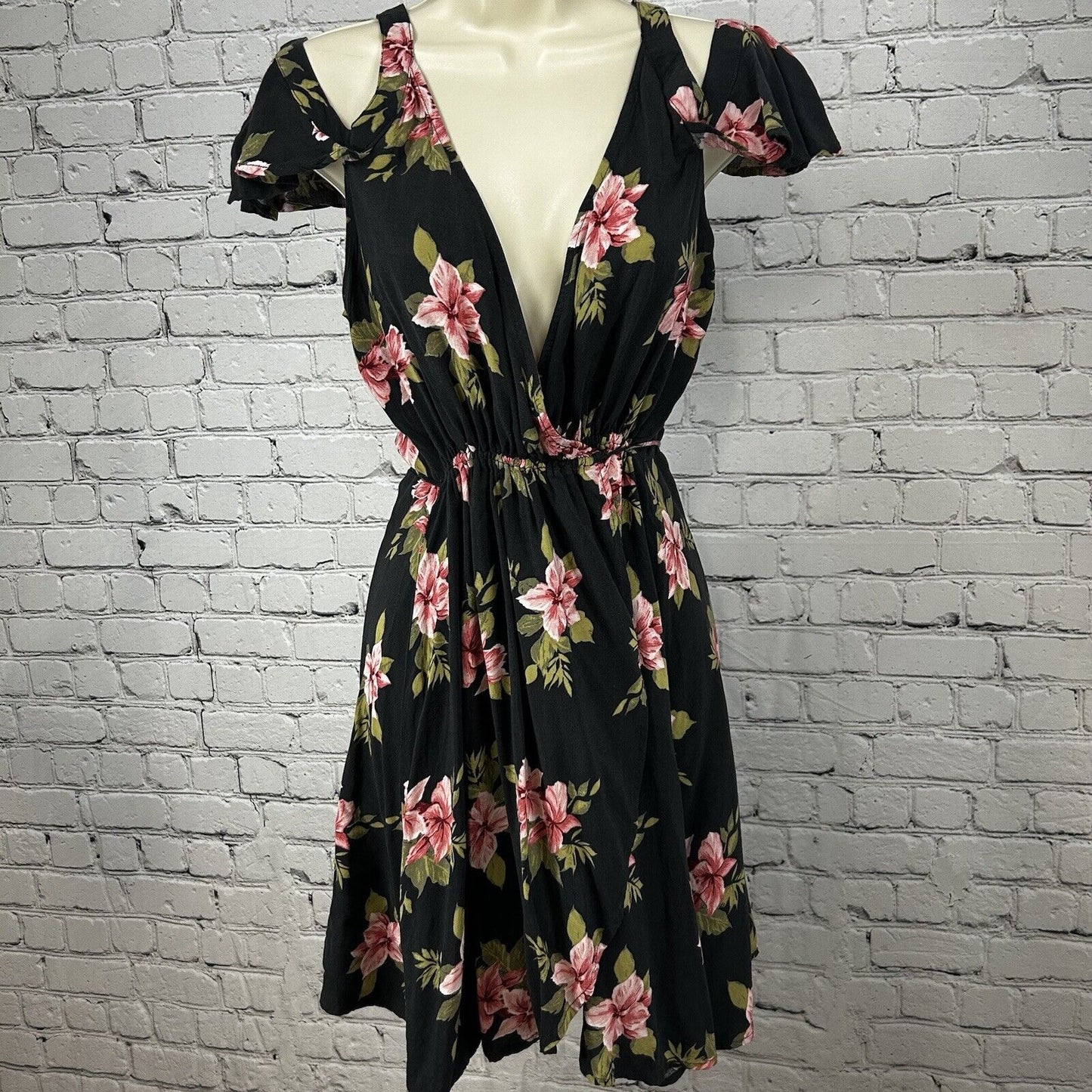 Oneill Grey Floral Short Flare Strap Adjustable Waist Wrap Dress Size Medium M