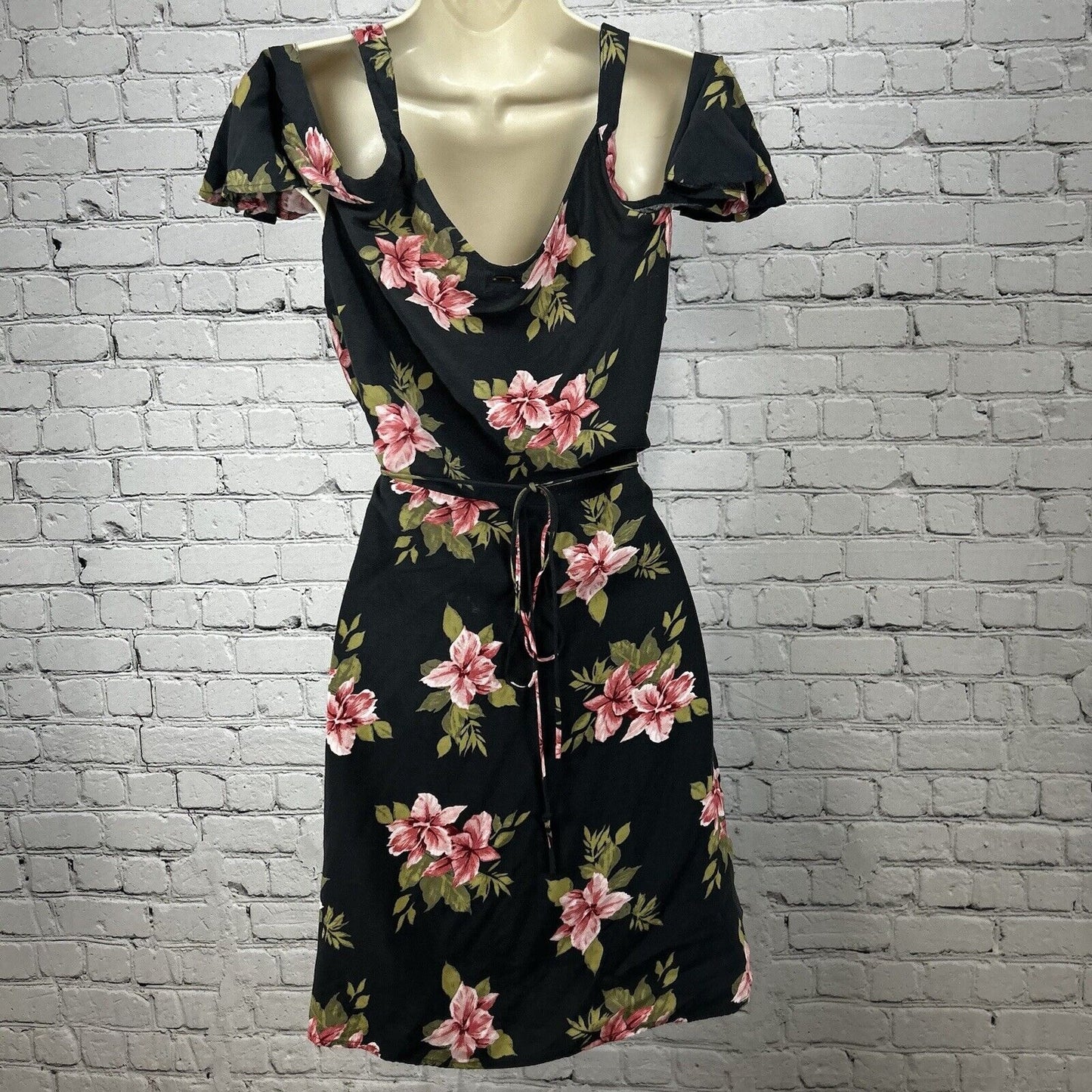 Oneill Grey Floral Short Flare Strap Adjustable Waist Wrap Dress Size Medium M