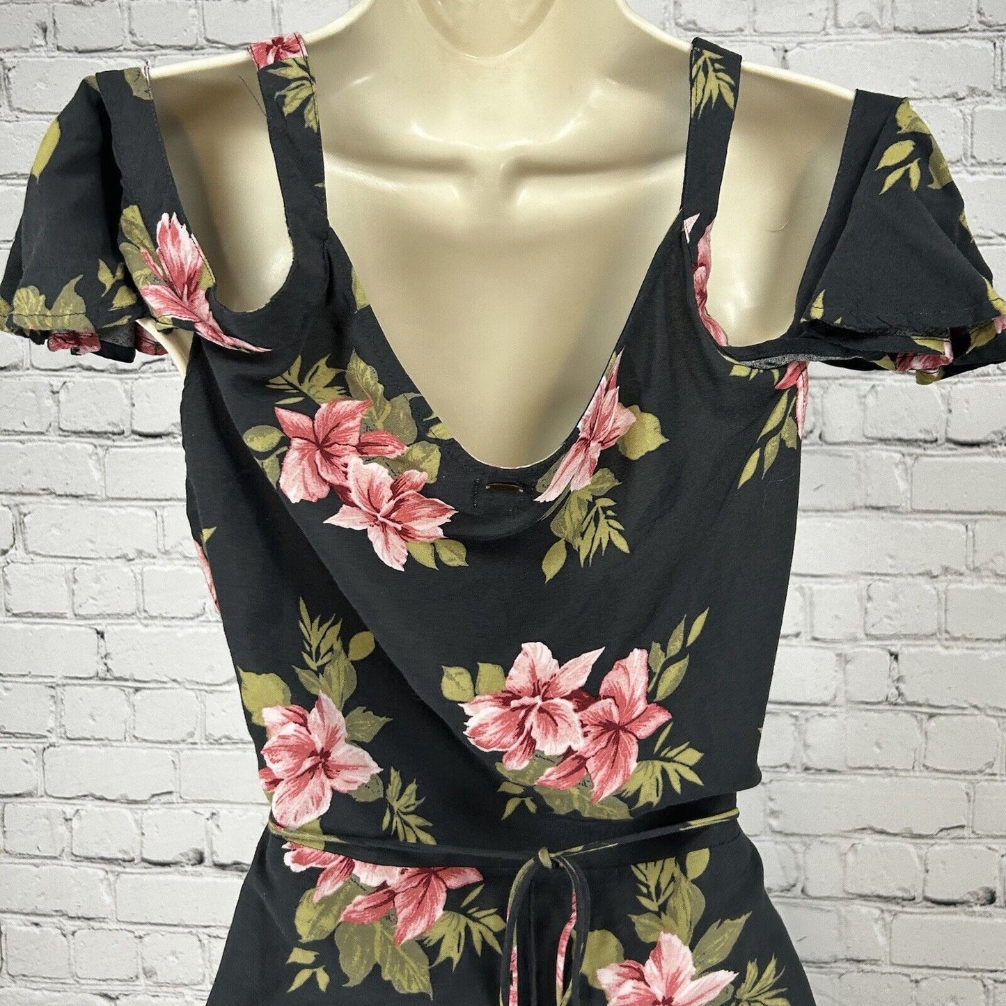Oneill Grey Floral Short Flare Strap Adjustable Waist Wrap Dress Size Medium M