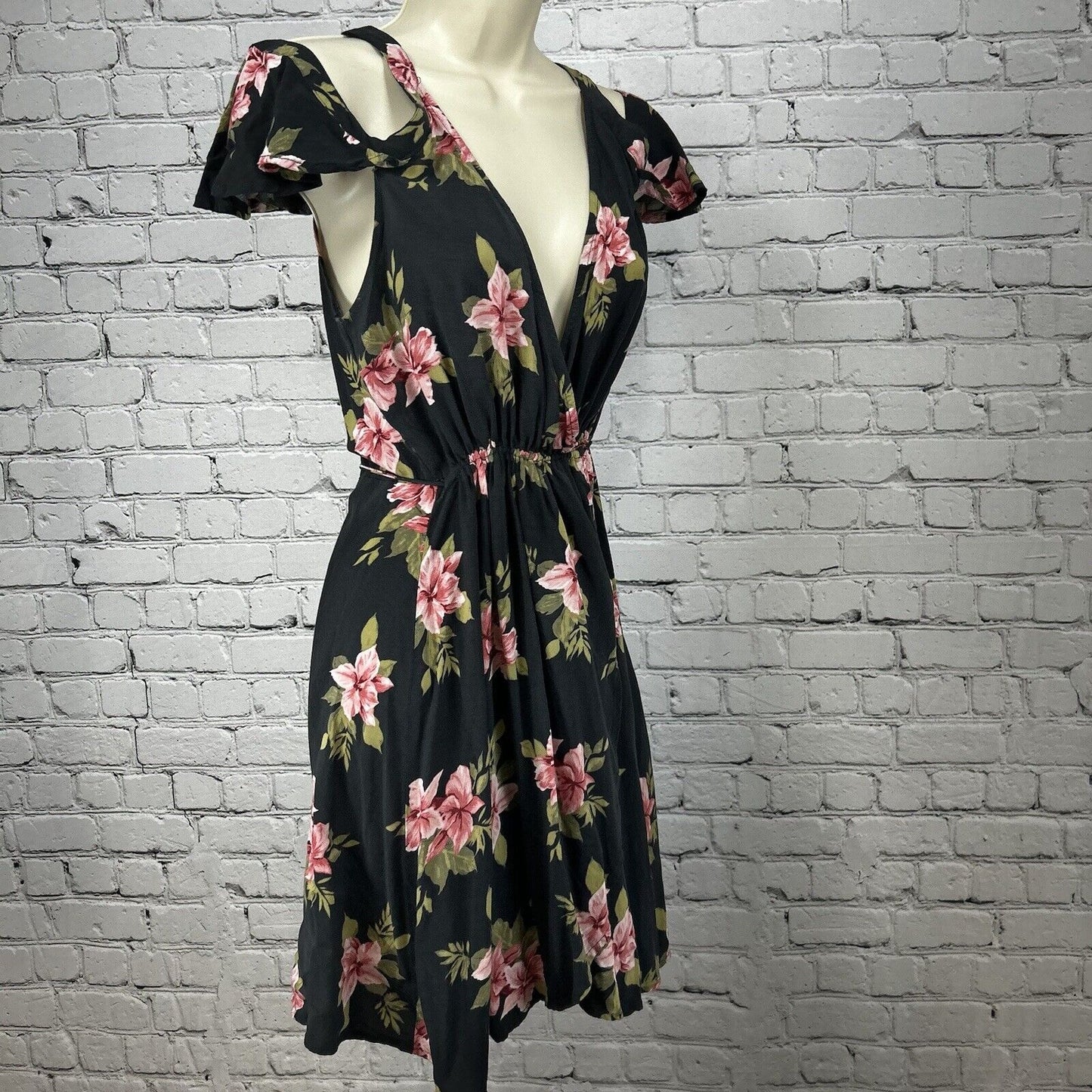 Oneill Grey Floral Short Flare Strap Adjustable Waist Wrap Dress Size Medium M