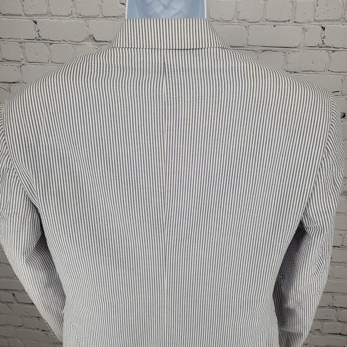 Jos A Bank Blue Striped Tailored Fit Lightweight Stays Cool Blazer Size 40S