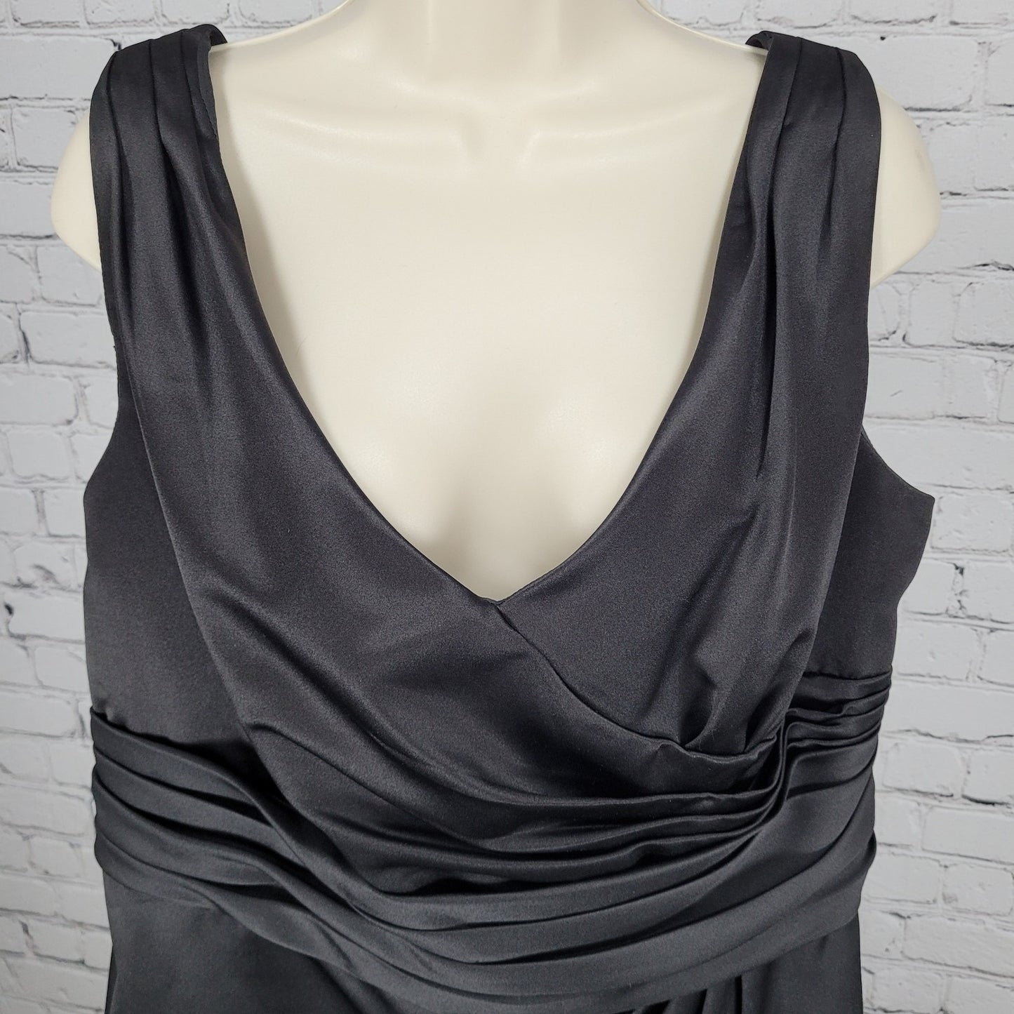 David's Bridal Black Satin Sleeveless V Neck Pleated Waist Formal Dress Size 18