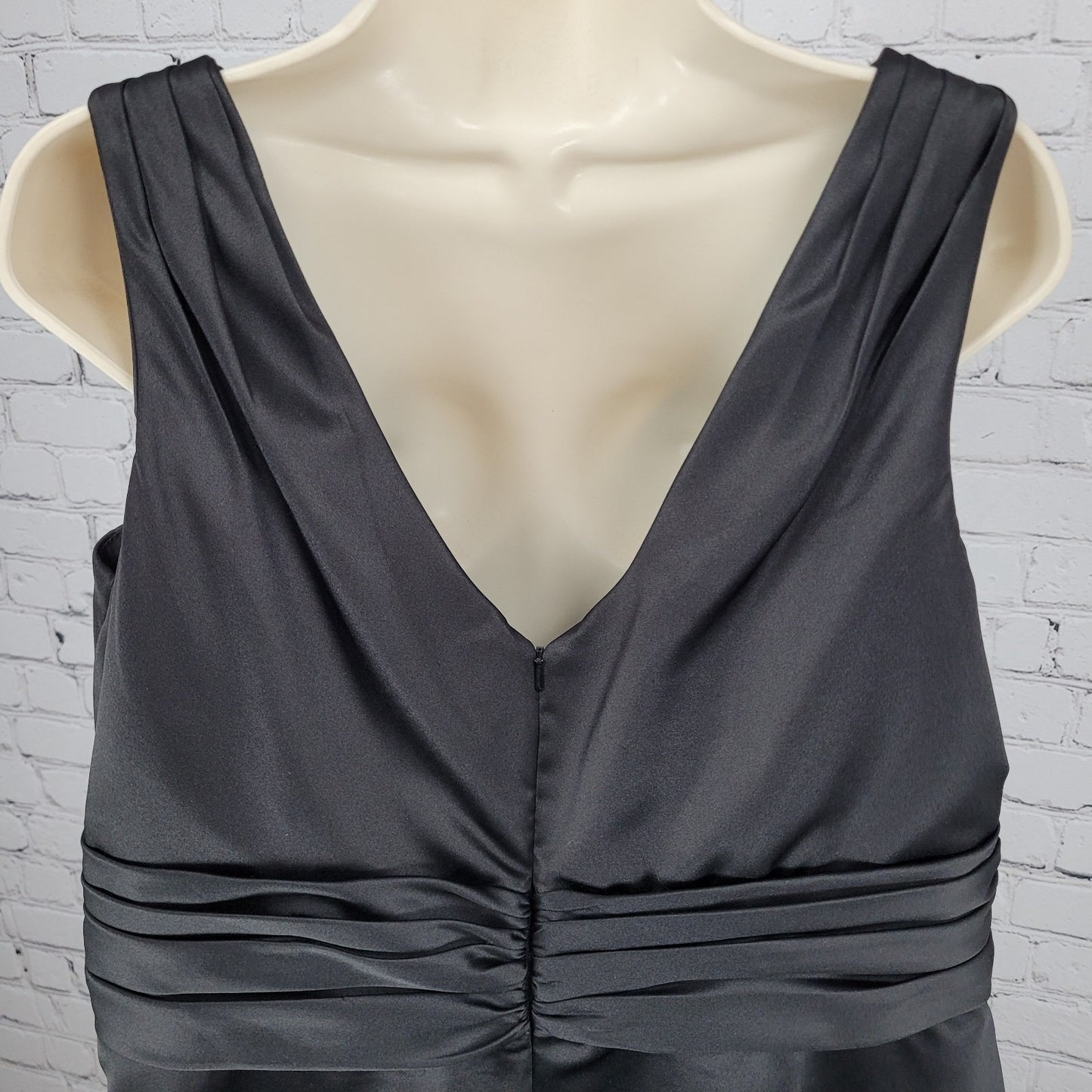 David's Bridal Black Satin Sleeveless V Neck Pleated Waist Formal Dress Size 18