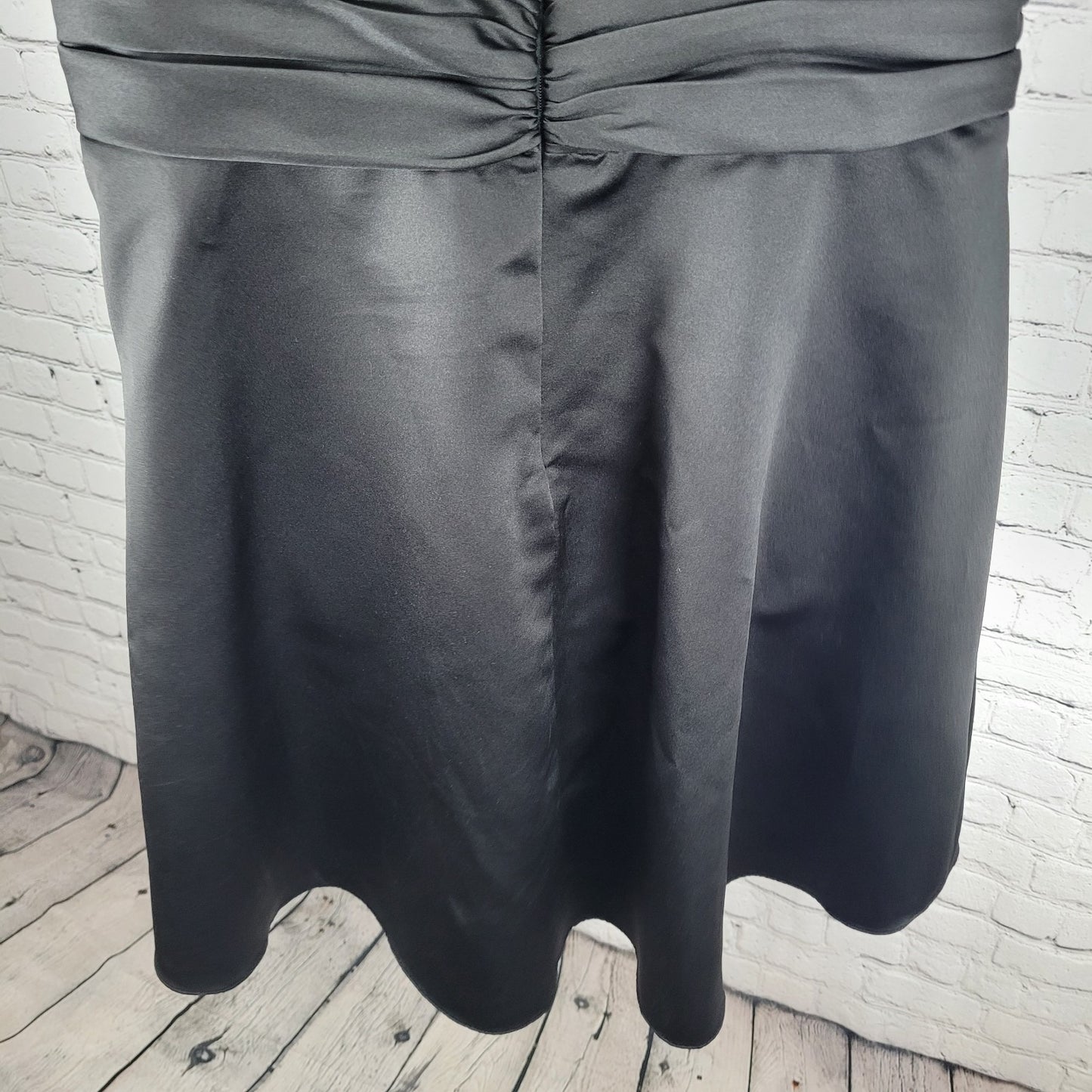 David's Bridal Black Satin Sleeveless V Neck Pleated Waist Formal Dress Size 18