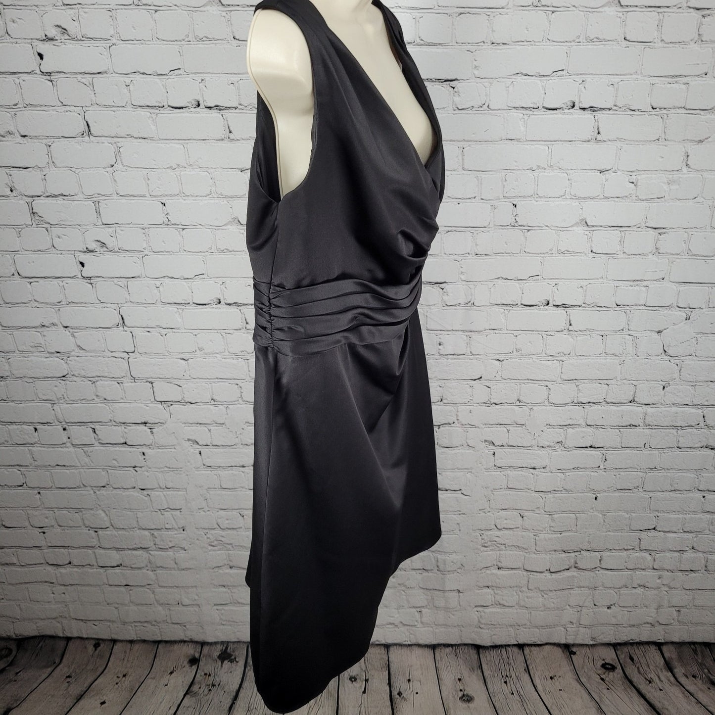 David's Bridal Black Satin Sleeveless V Neck Pleated Waist Formal Dress Size 18