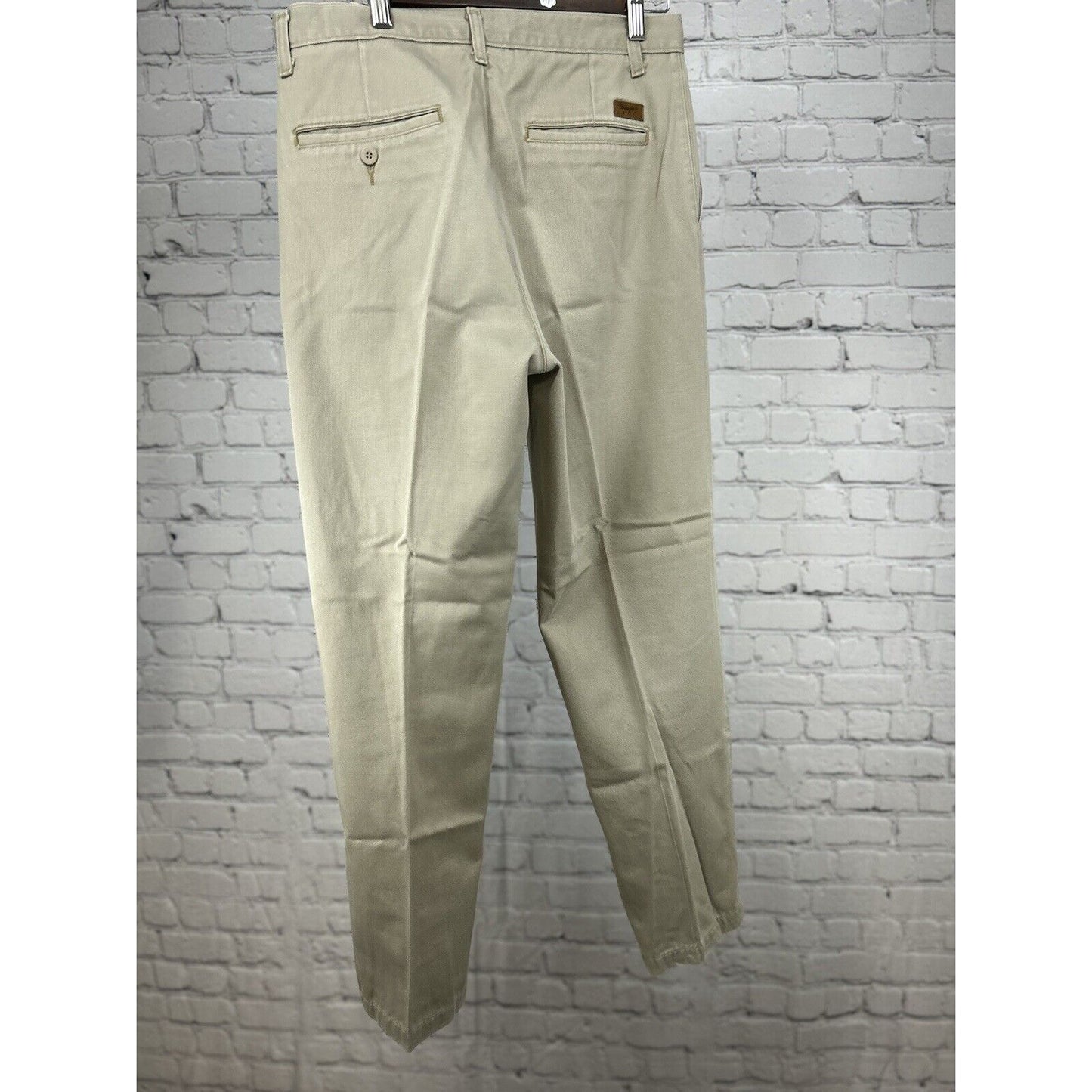 Wrangler Riata Light Tan Straight Leg 100% Cotton Khaki Pants Size 32x32- 95KH
