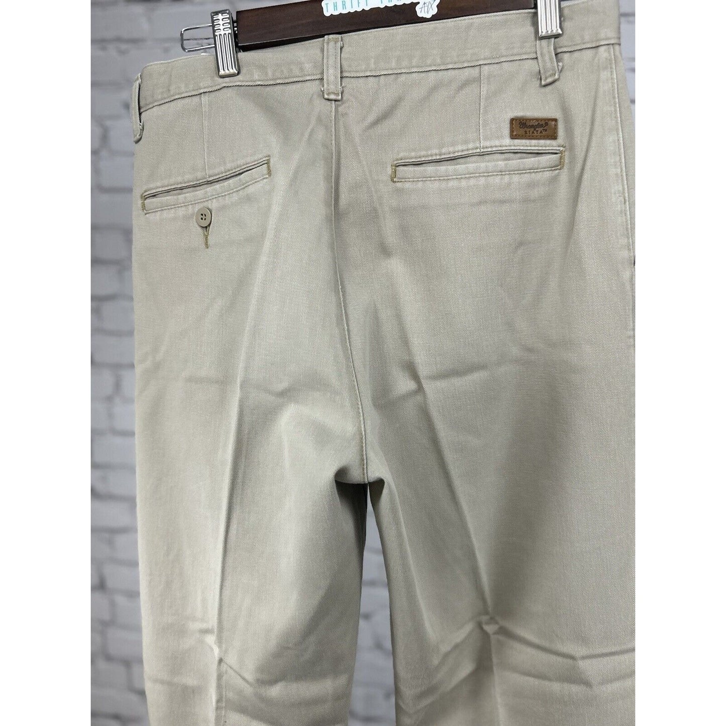 Wrangler Riata Light Tan Straight Leg 100% Cotton Khaki Pants Size 32x32- 95KH
